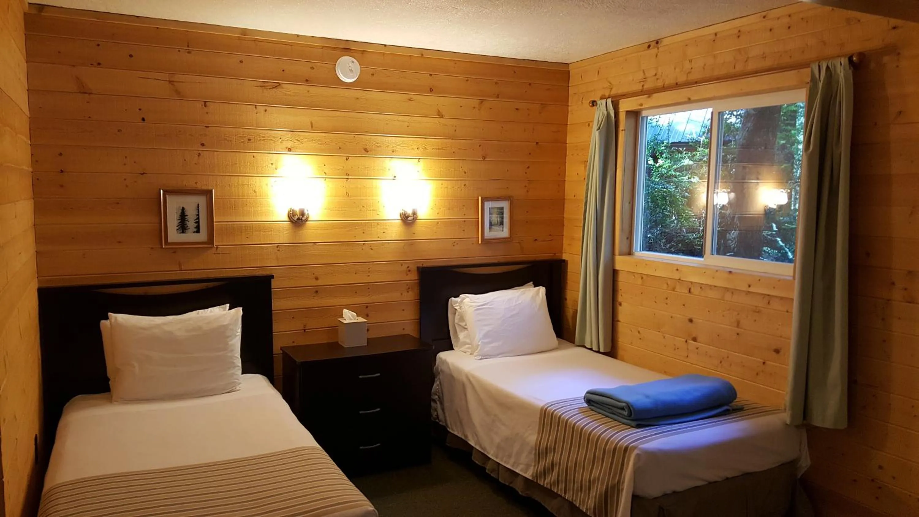 Deluxe Family Suite in Emerald Forest Cabins