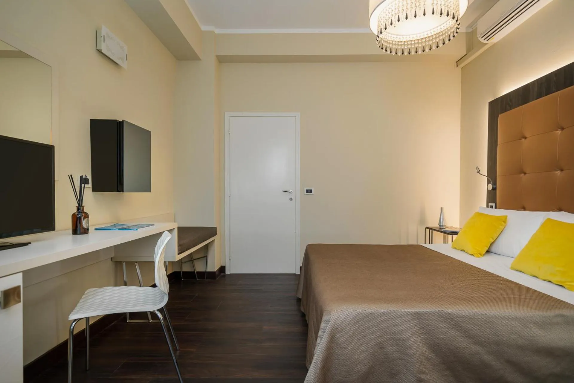 Bedroom, Bed in Hotel Lalla Beauty & Relax