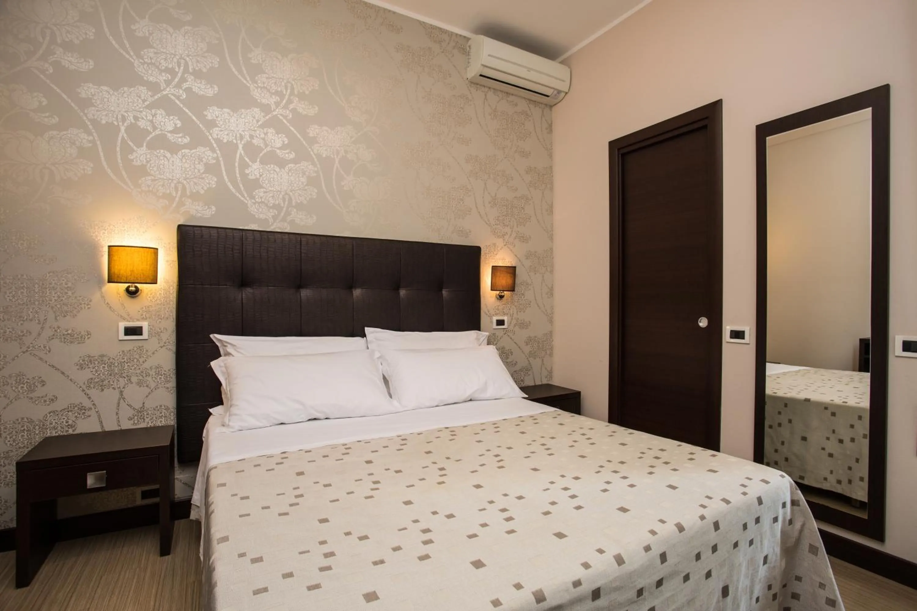 Bedroom, Bed in Hotel Lalla Beauty & Relax