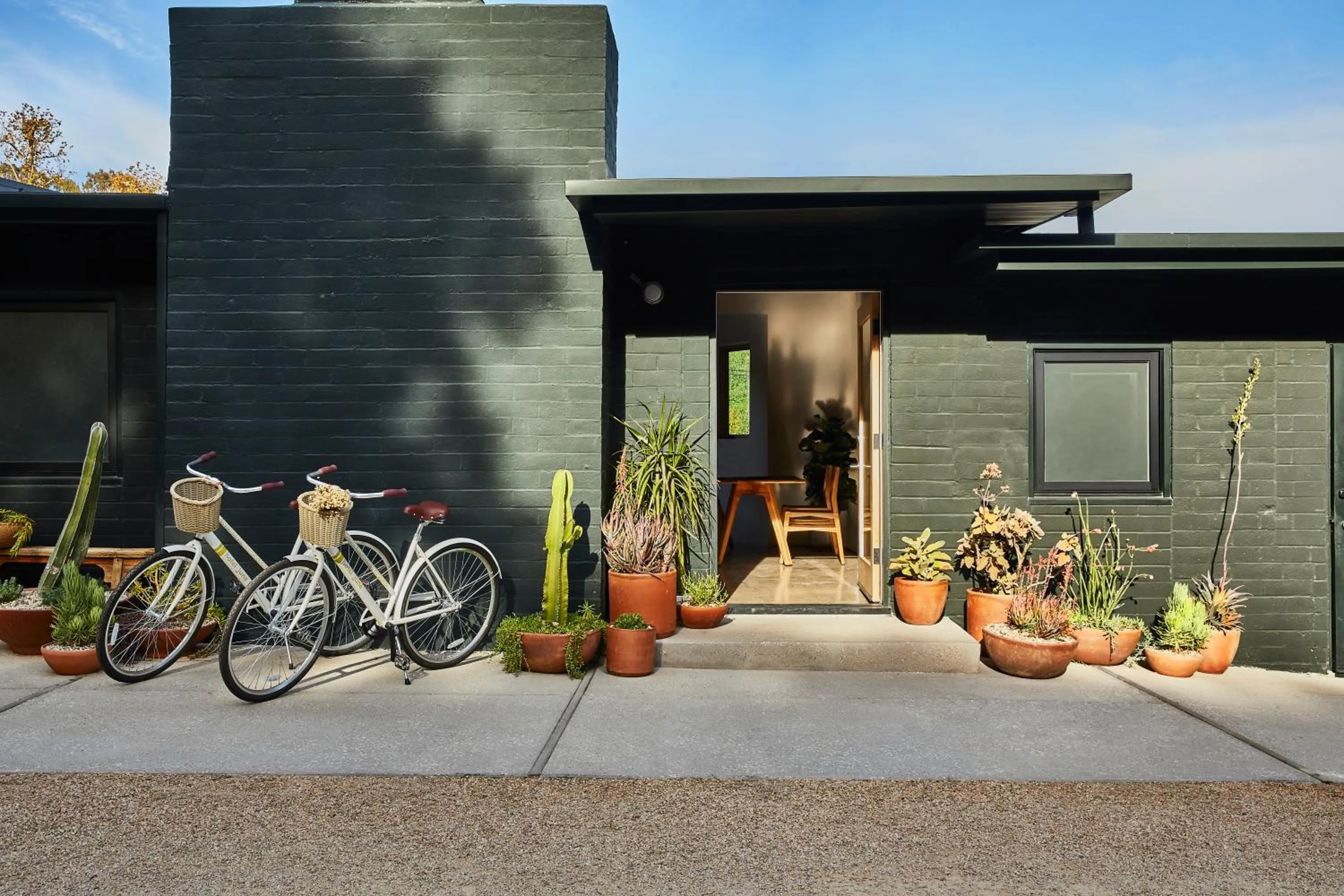 Facade/entrance in Hotel June Malibu