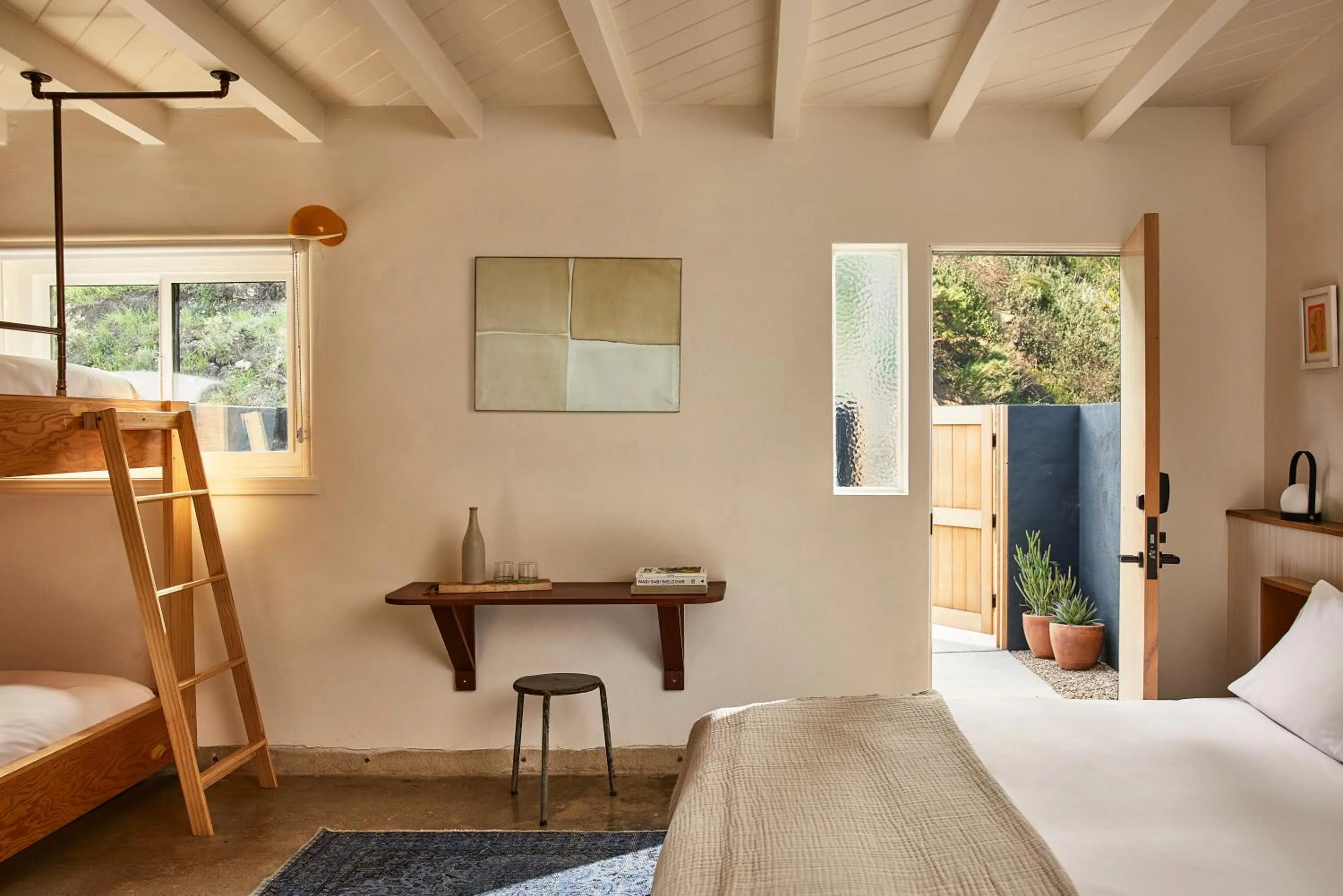 Photo of the whole room, Bed in Hotel June Malibu