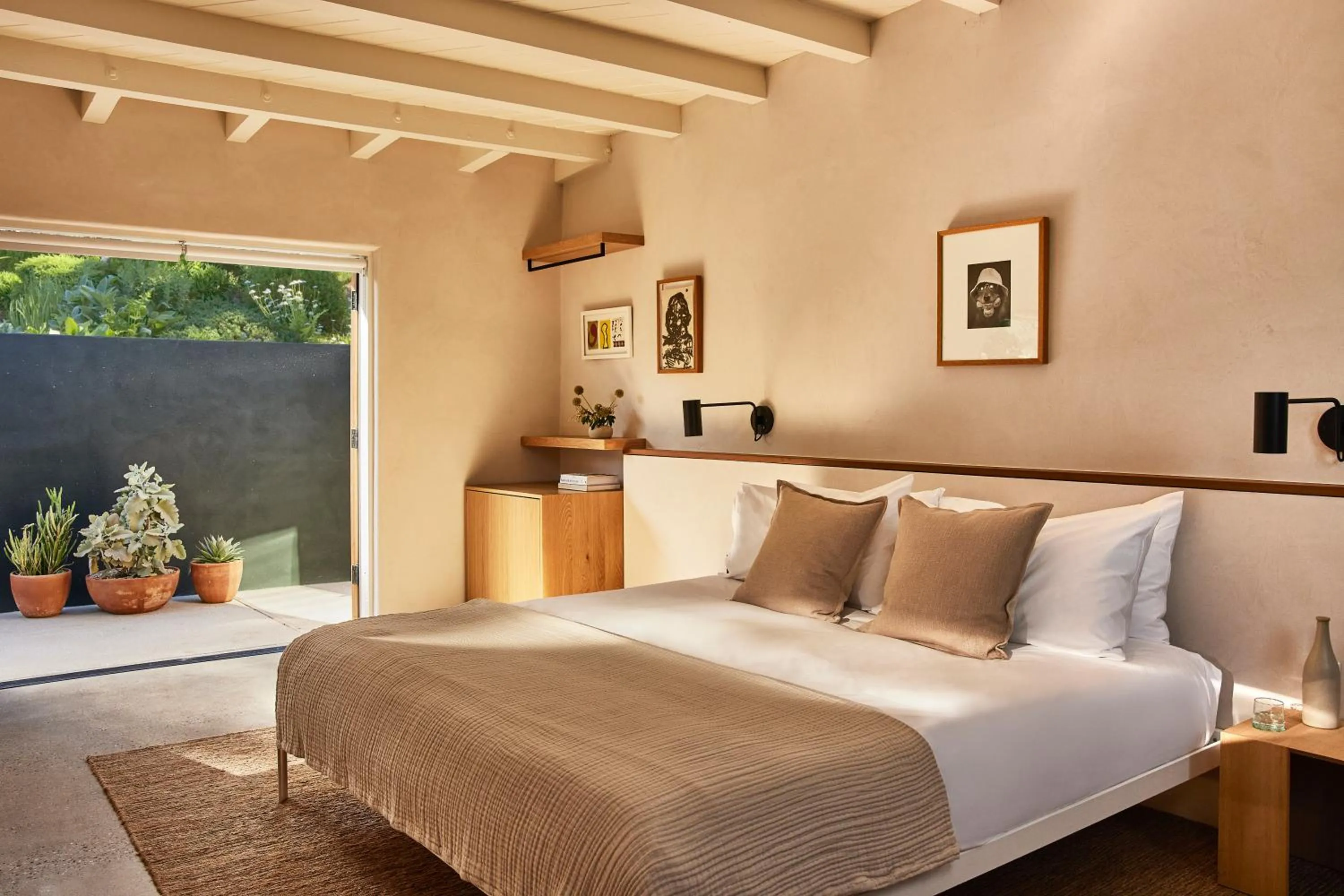 Bed in Hotel June Malibu