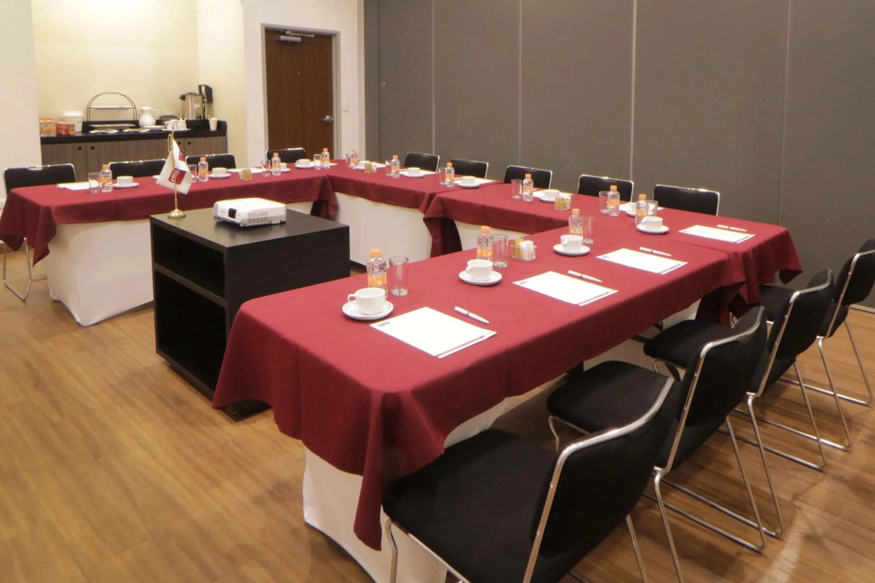Meeting/conference room in City Express Suites by Marriott Tijuana Rio