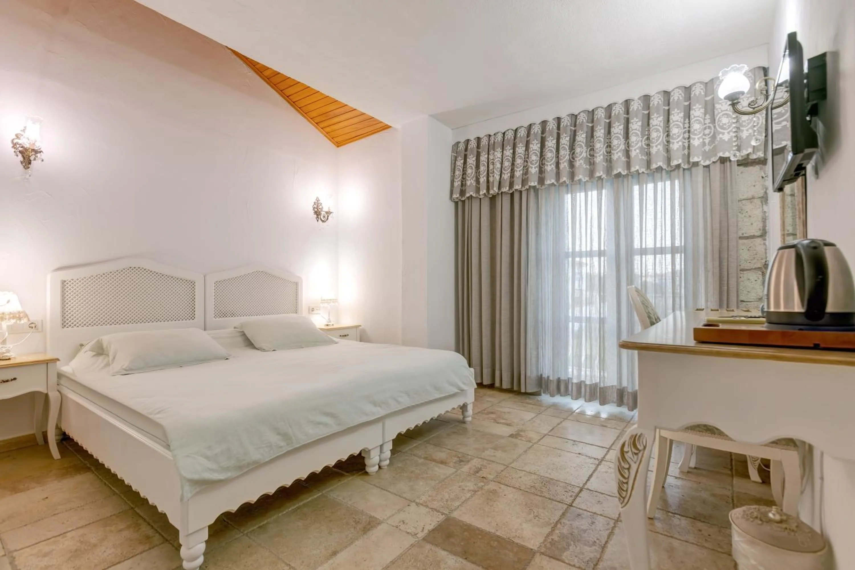 Photo of the whole room, Bed in Villa Fora Hotel