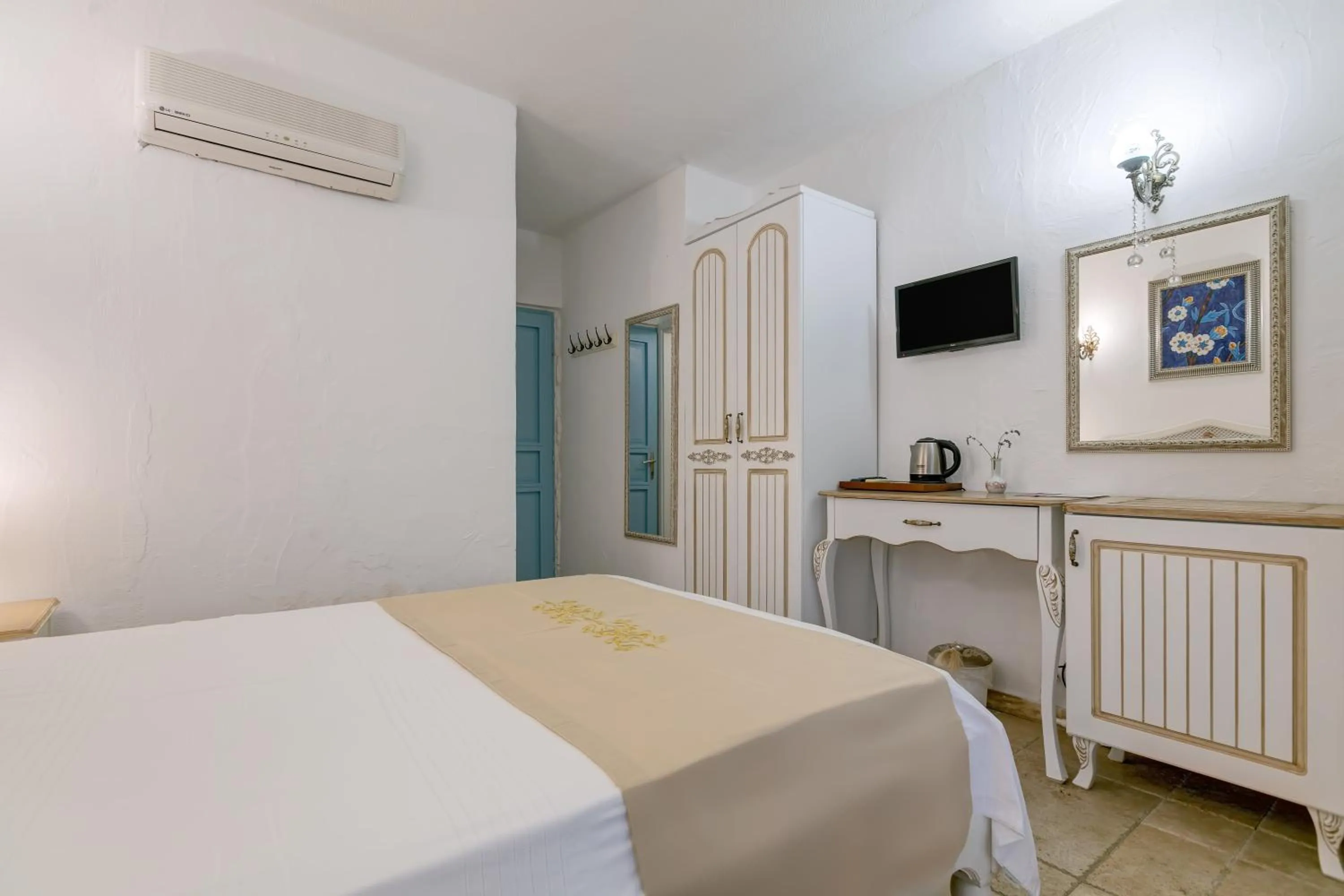 Photo of the whole room, Bed in Villa Fora Hotel