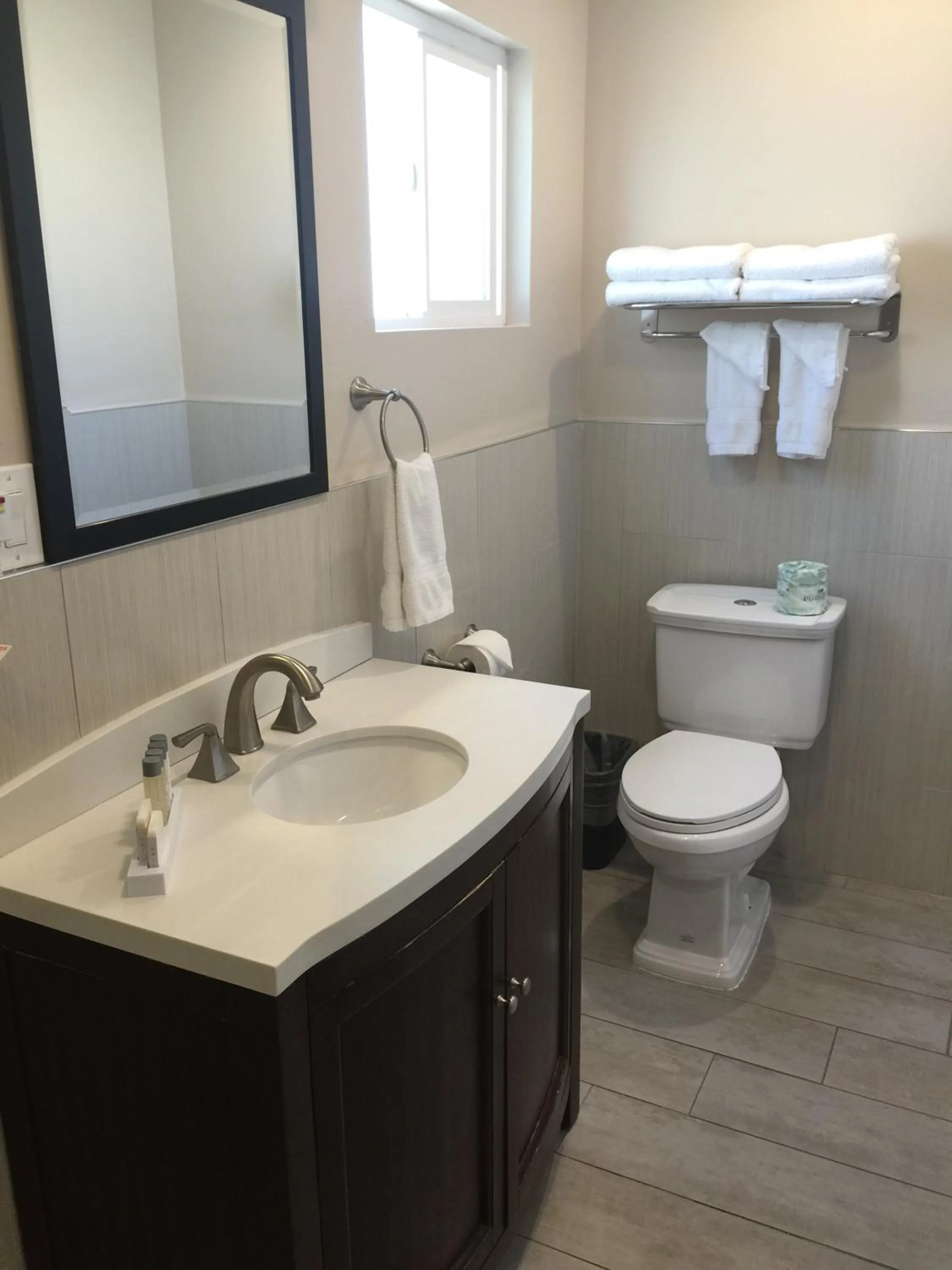 Day in El Royale Hotel - Near Universal Studios Hollywood