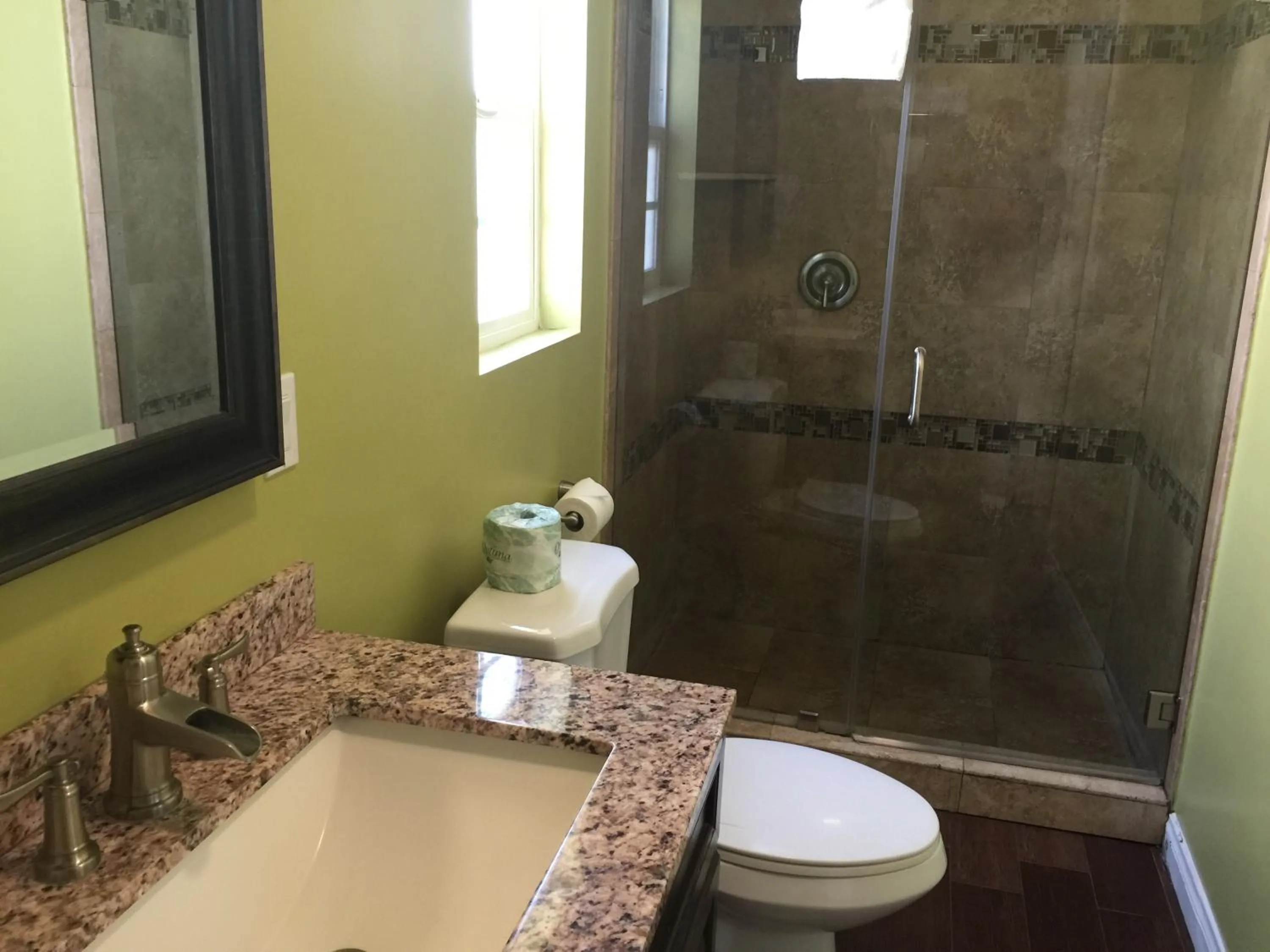 Day in El Royale Hotel - Near Universal Studios Hollywood