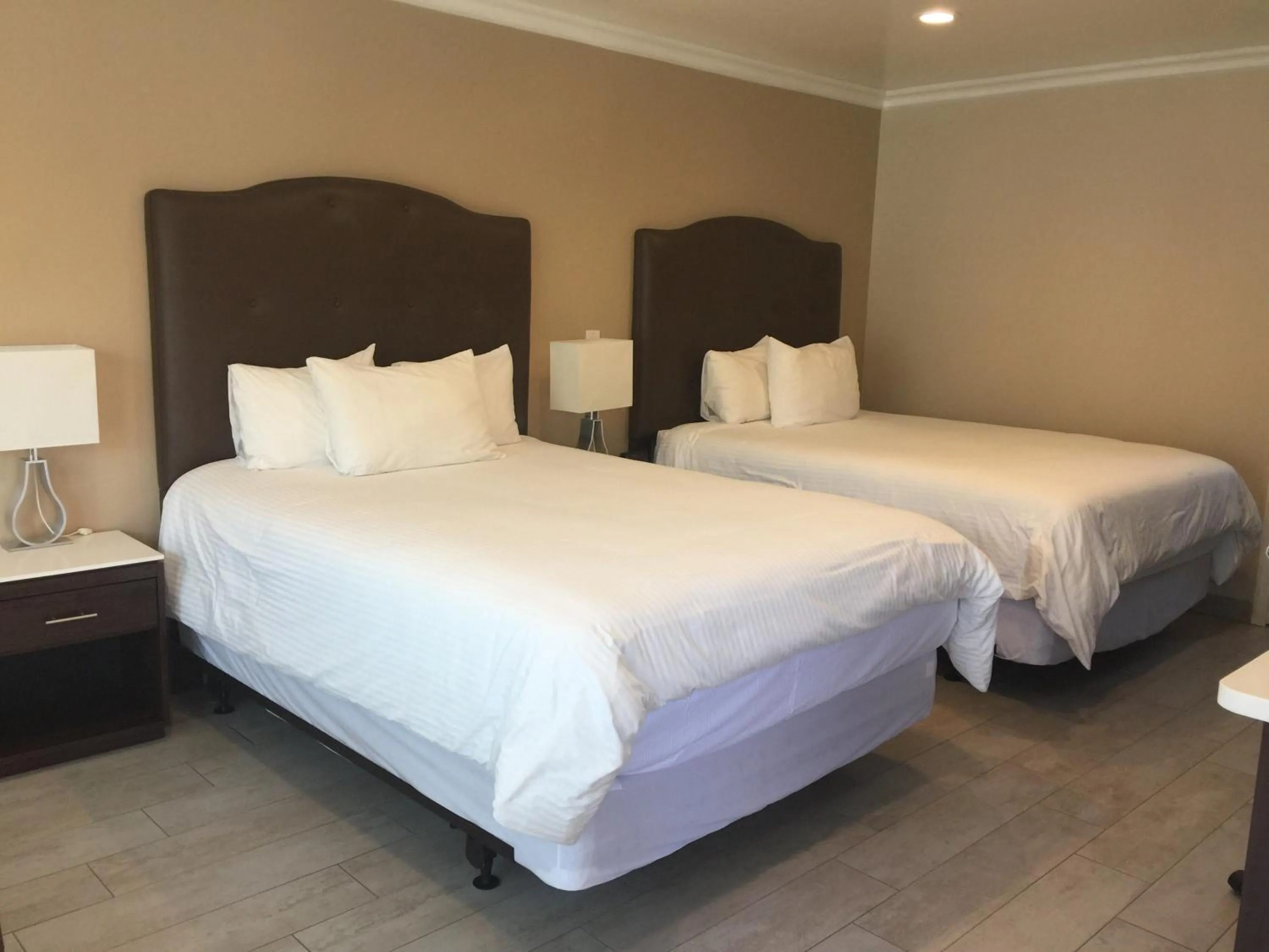 Photo of the whole room, Bed in El Royale Hotel - Near Universal Studios Hollywood