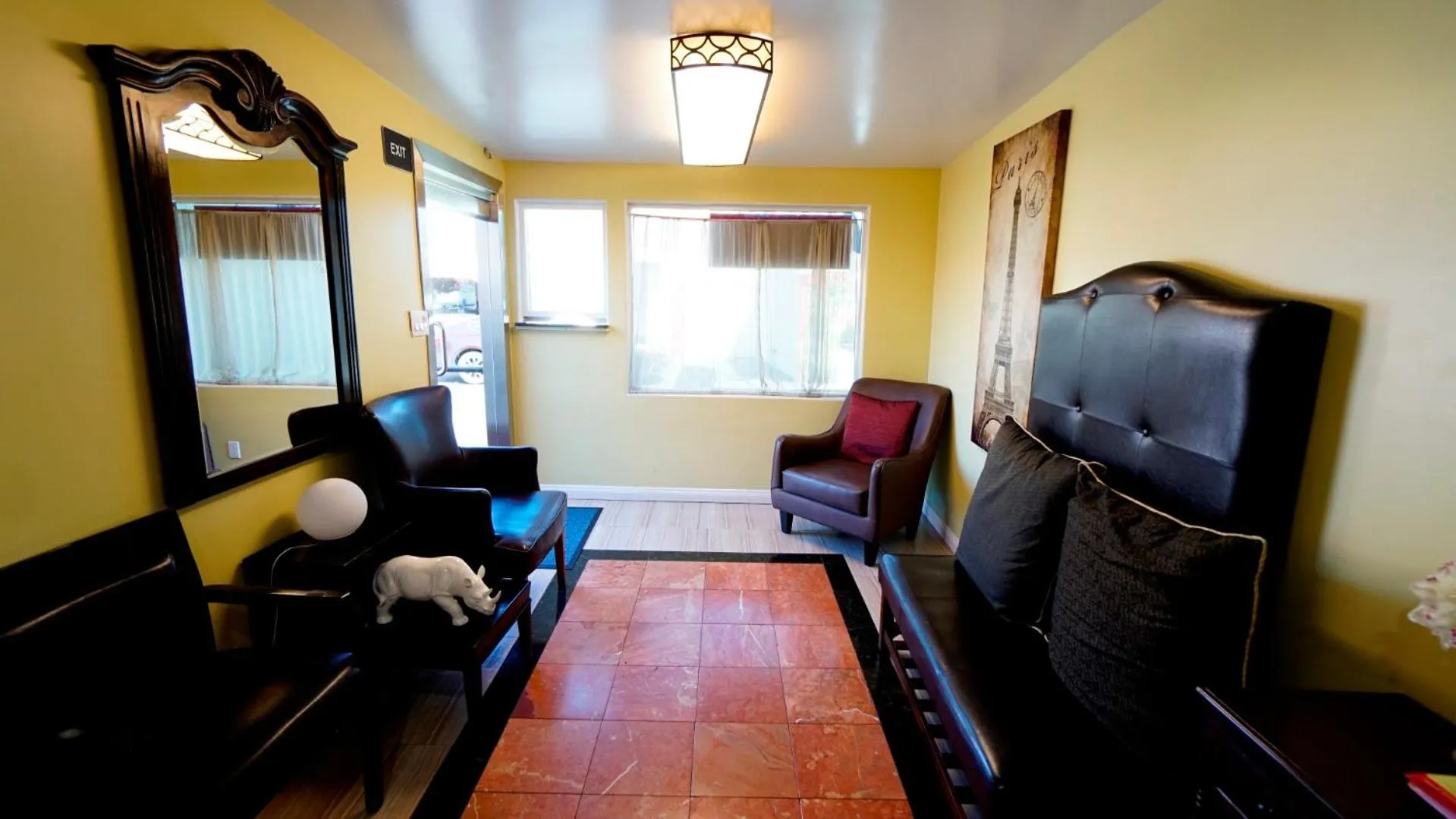 Lobby or reception in El Royale Hotel - Near Universal Studios Hollywood