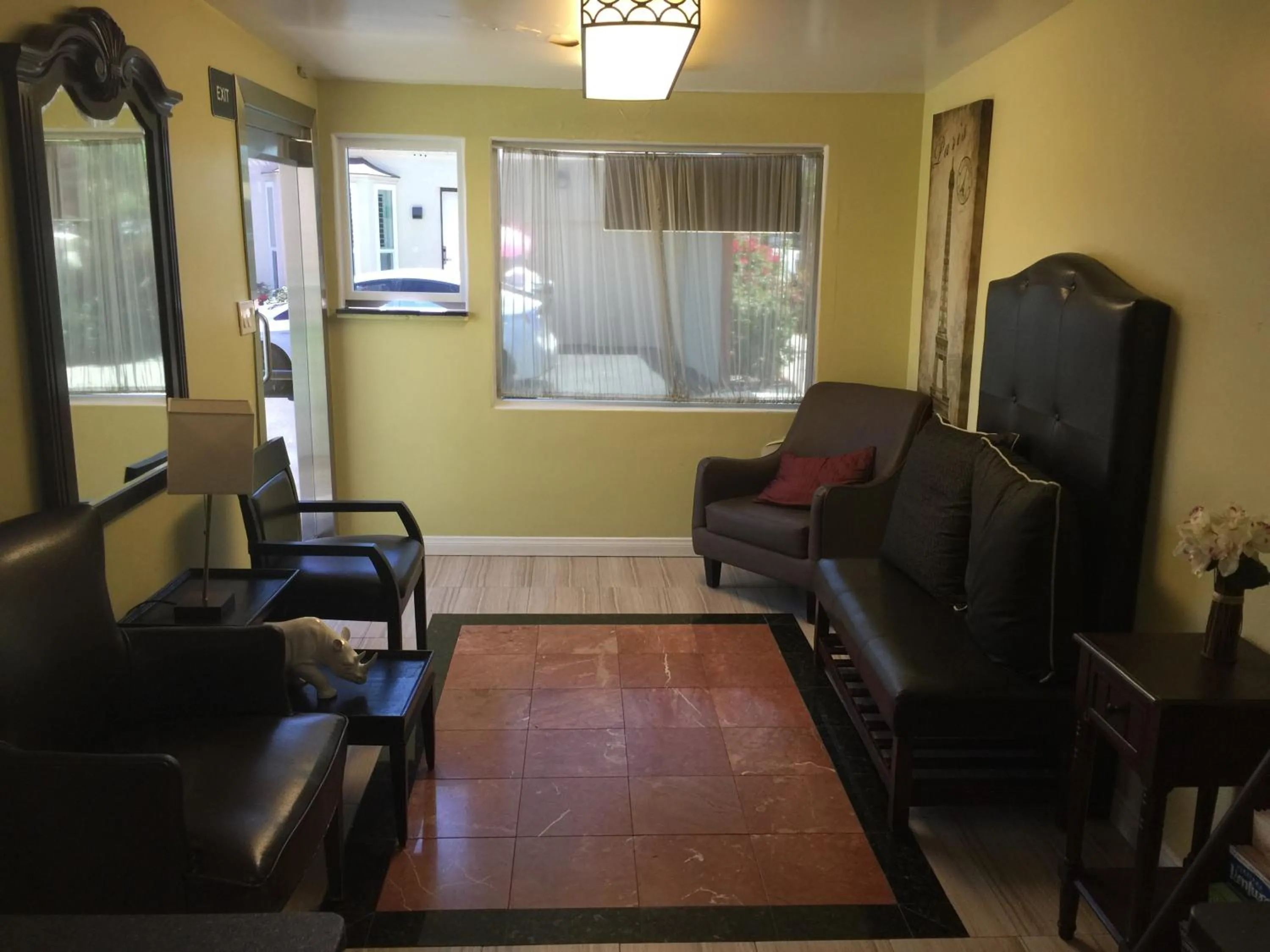 Day in El Royale Hotel - Near Universal Studios Hollywood