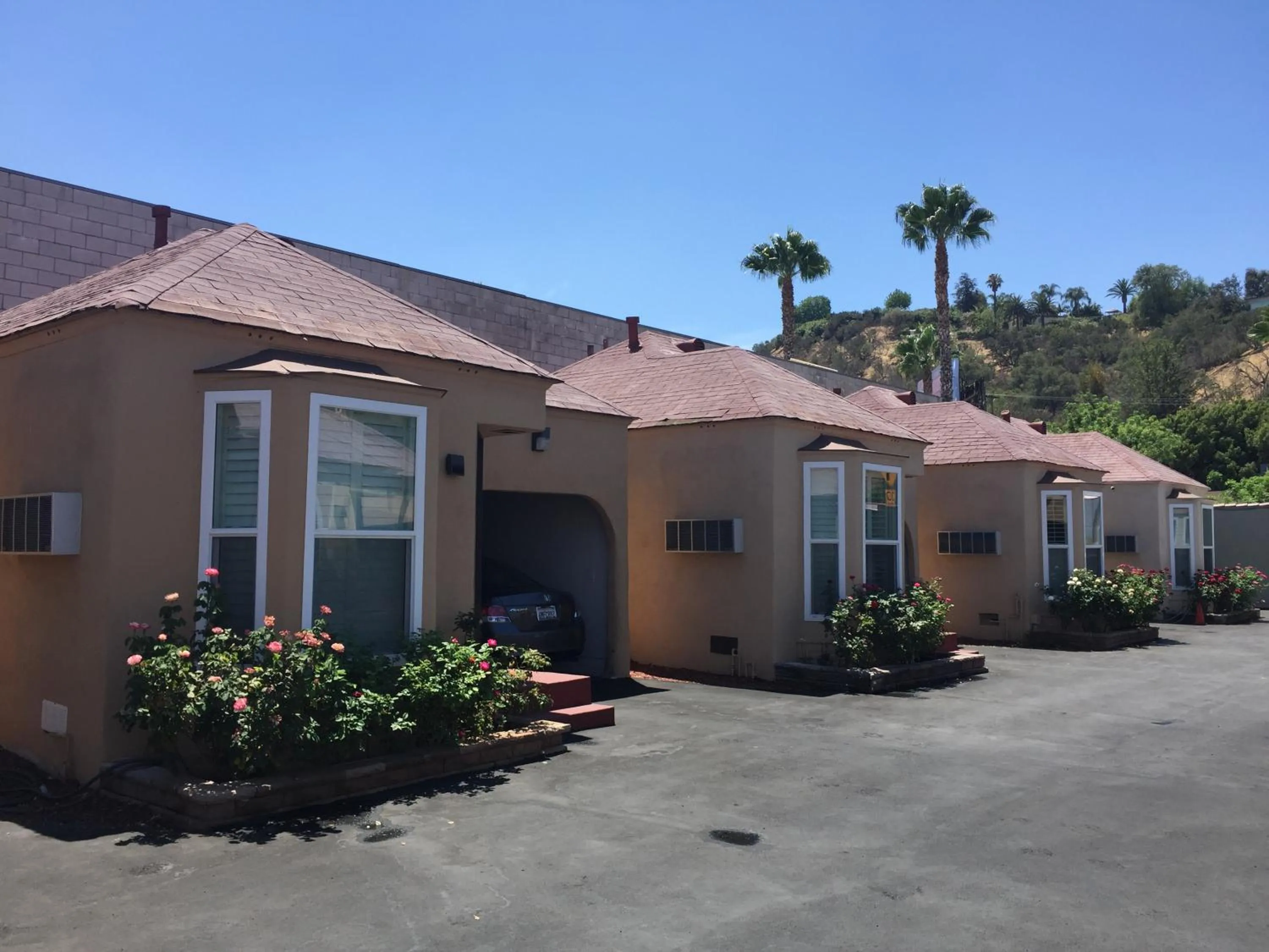 Property building in El Royale Hotel - Near Universal Studios Hollywood