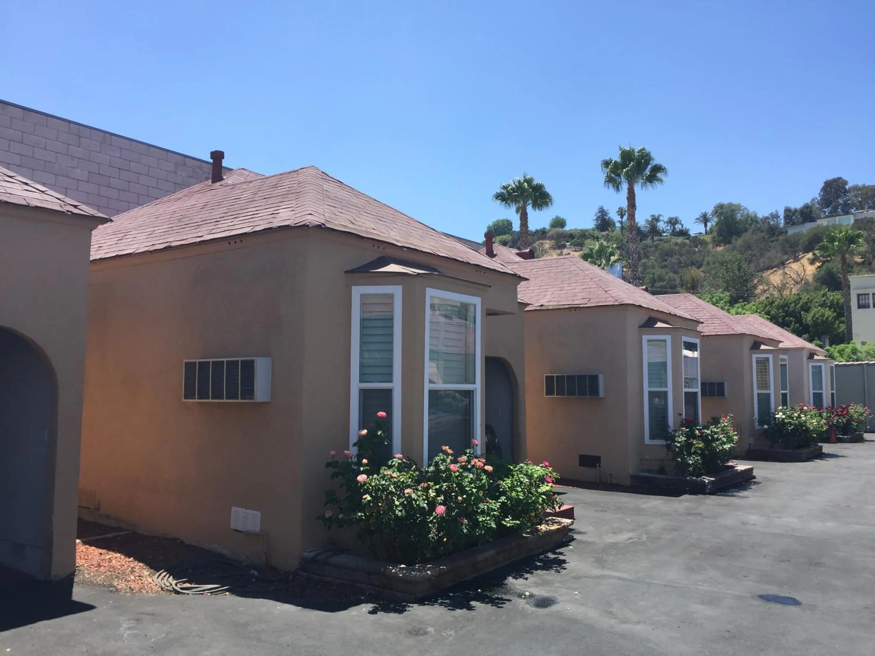 Property building in El Royale Hotel - Near Universal Studios Hollywood