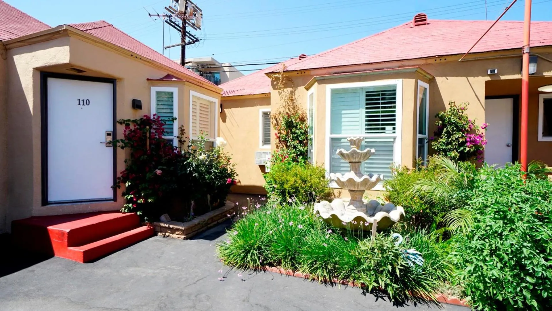 Property building in El Royale Hotel - Near Universal Studios Hollywood