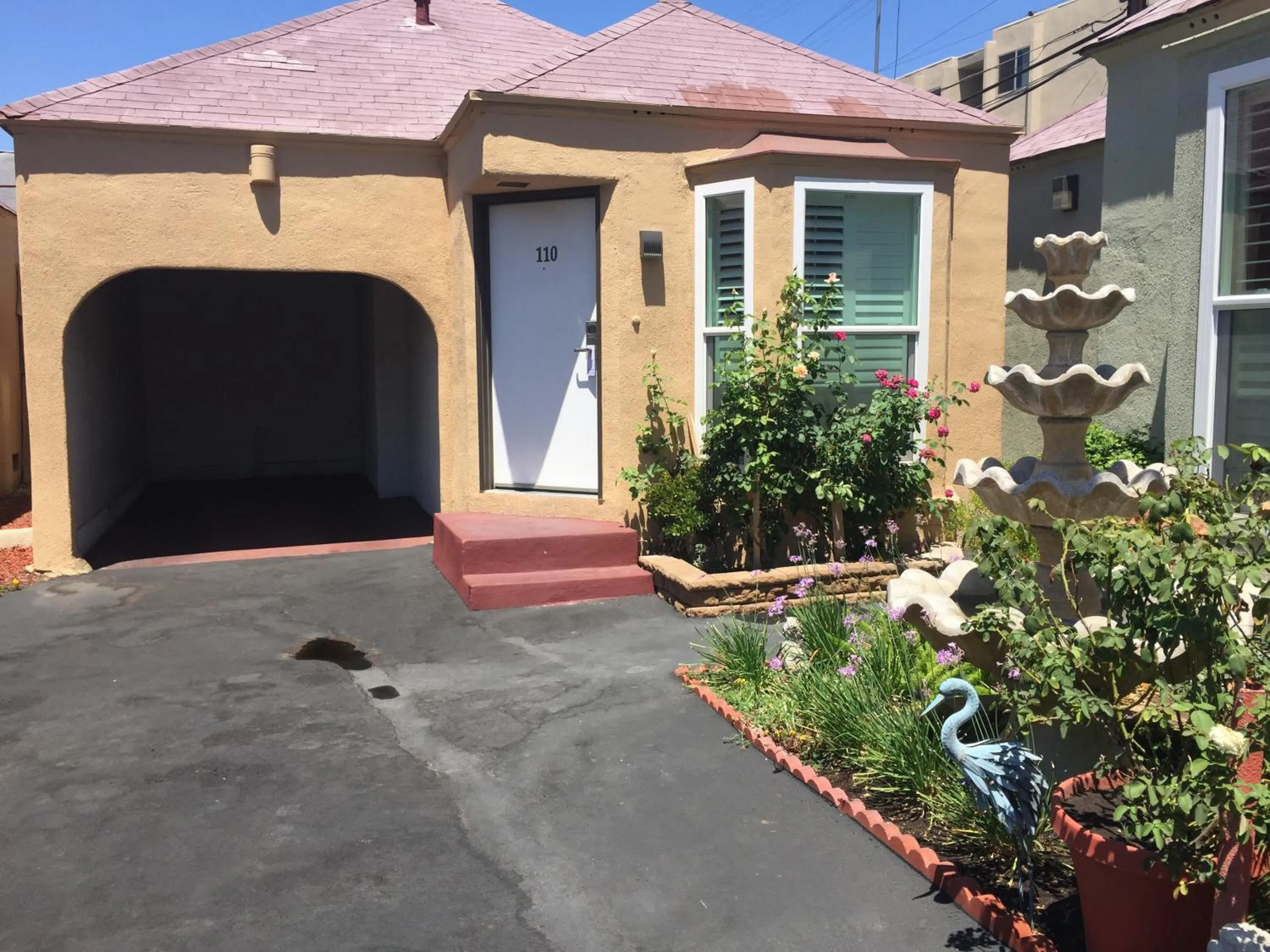 Facade/entrance in El Royale Hotel - Near Universal Studios Hollywood
