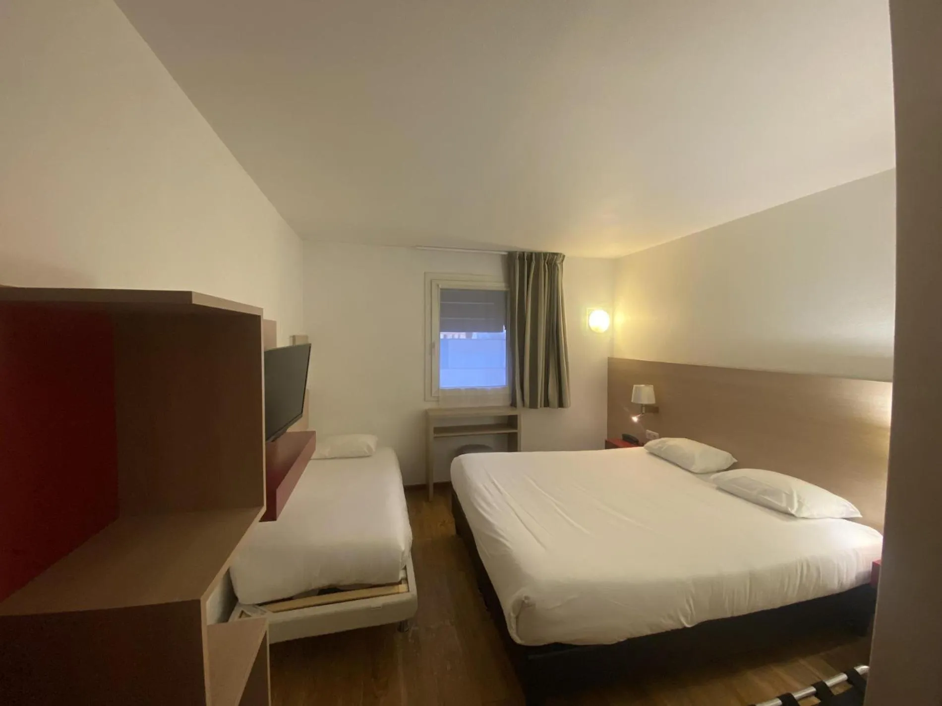 Bed in Tulip Inn Beaune