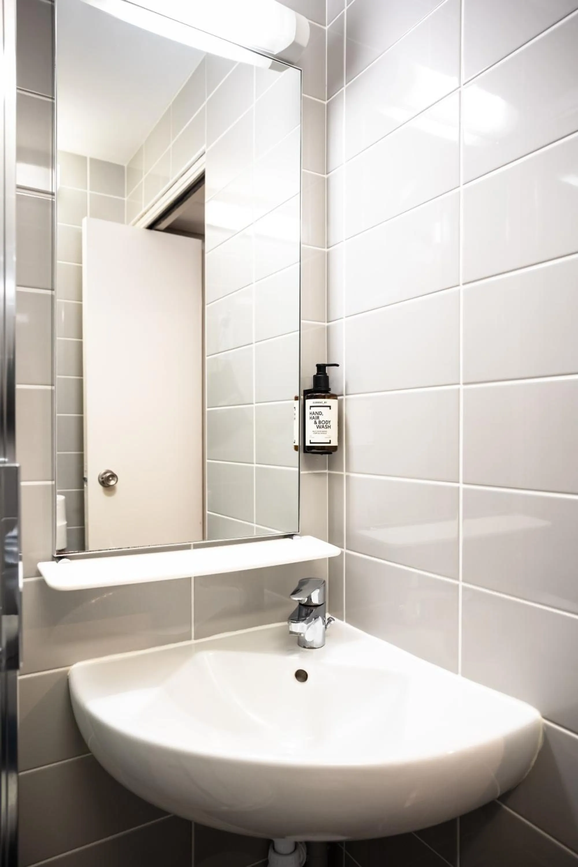 Bathroom in Tulip Inn Beaune