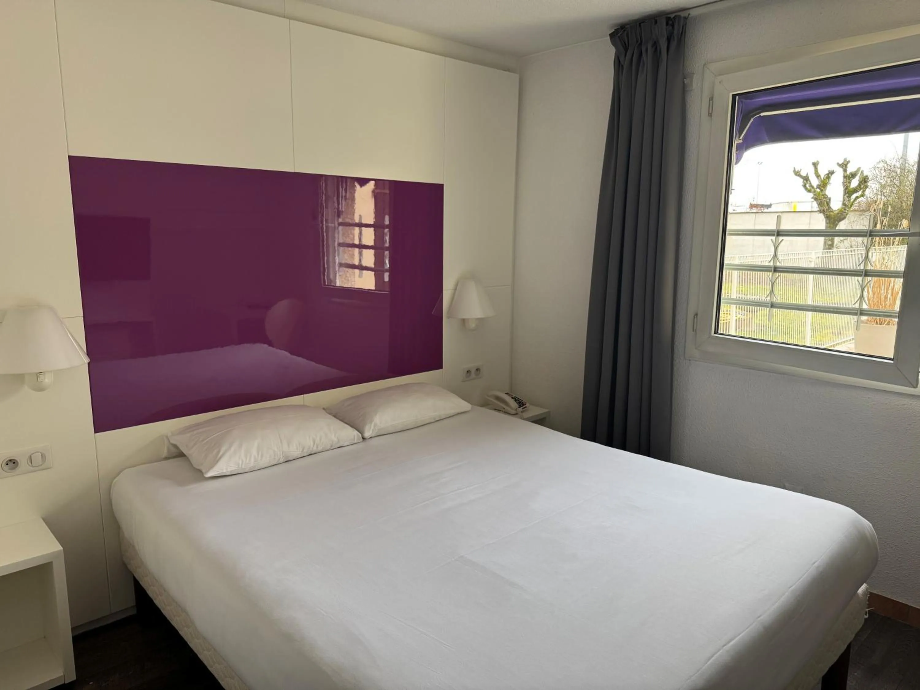 Bed in Tulip Inn Beaune