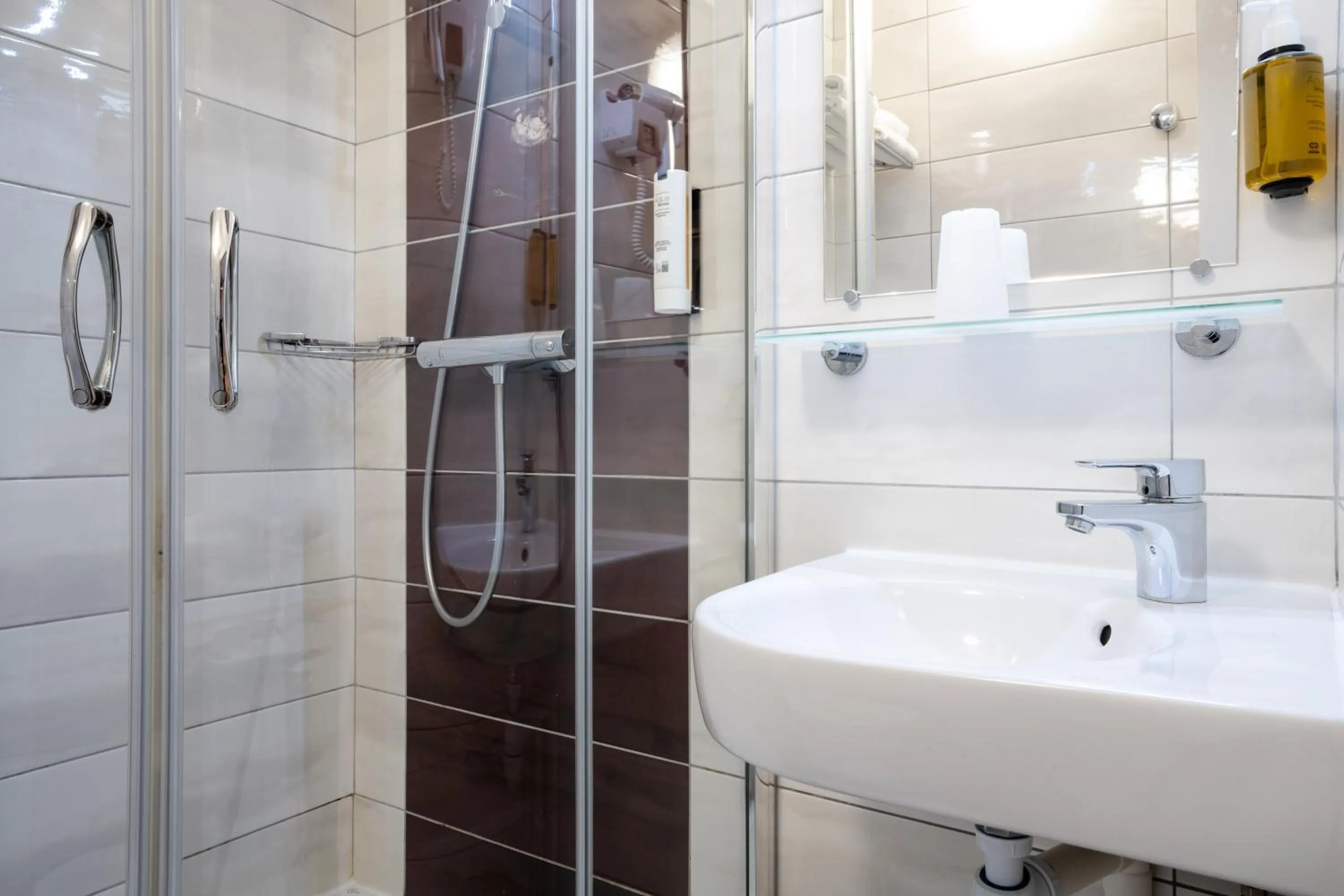 Bathroom in Tulip Inn Beaune