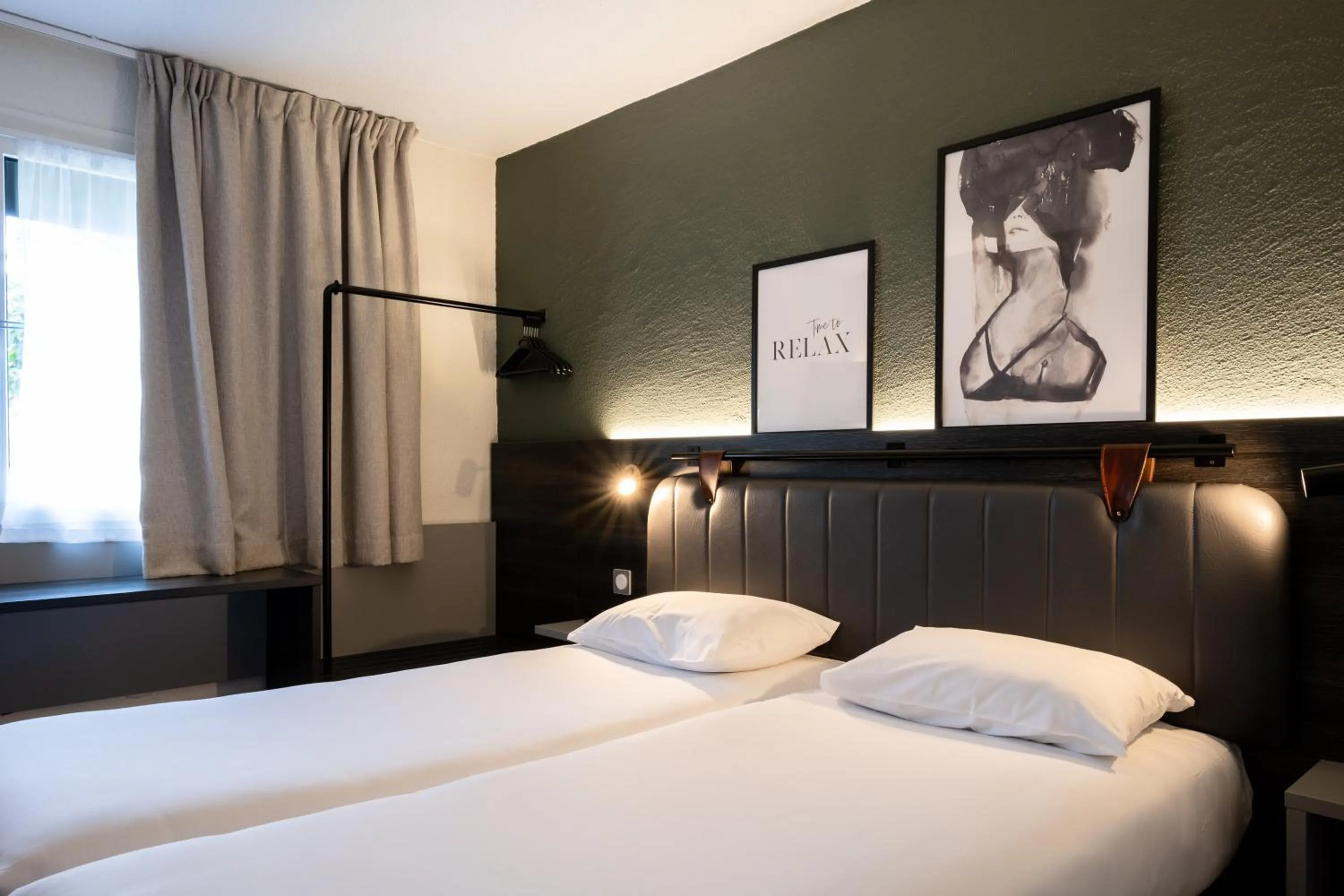 Photo of the whole room, Bed in Tulip Inn Beaune