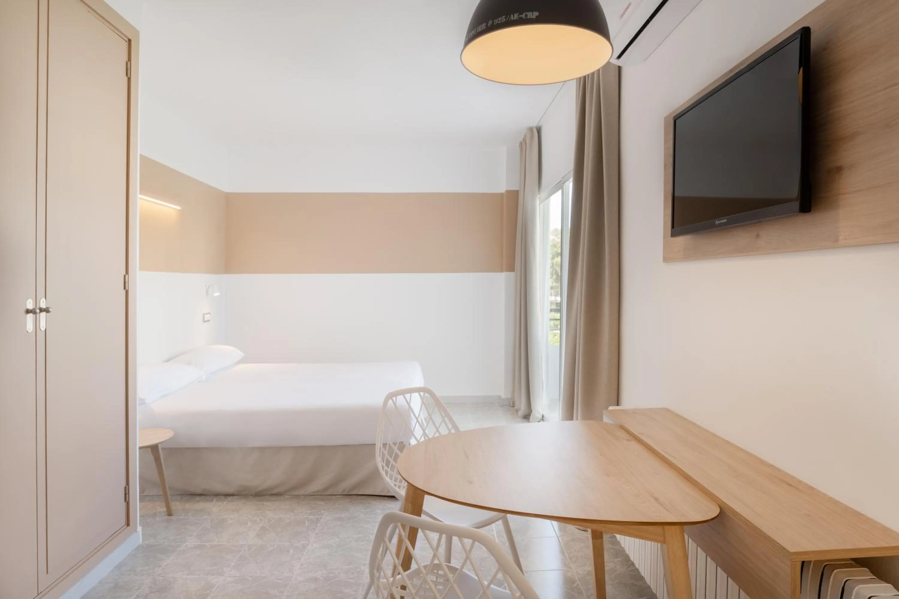 Bed in Sol Lunamar Palmanova Apartamentos - Adults Only