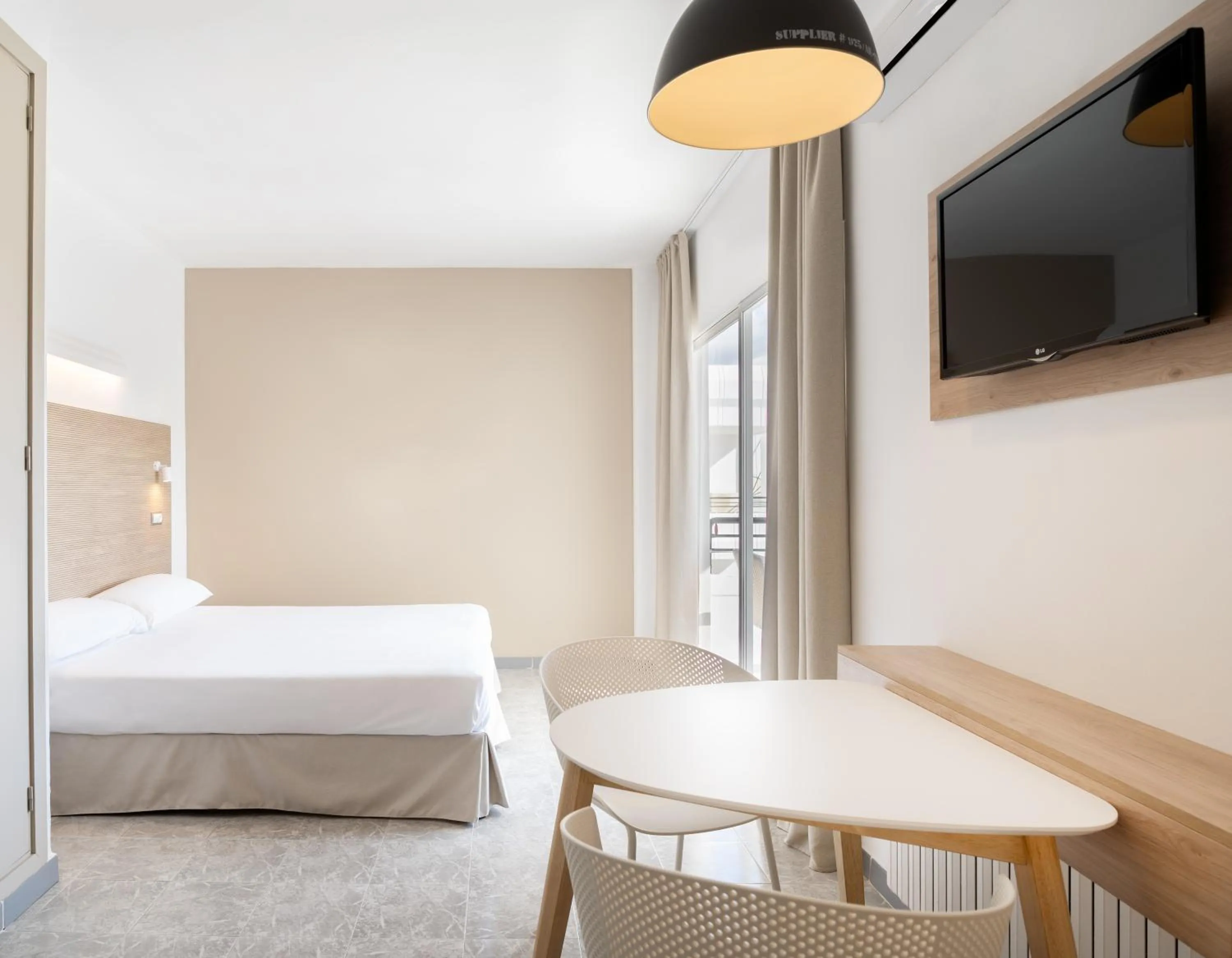 Bed in Sol Lunamar Palmanova Apartamentos - Adults Only