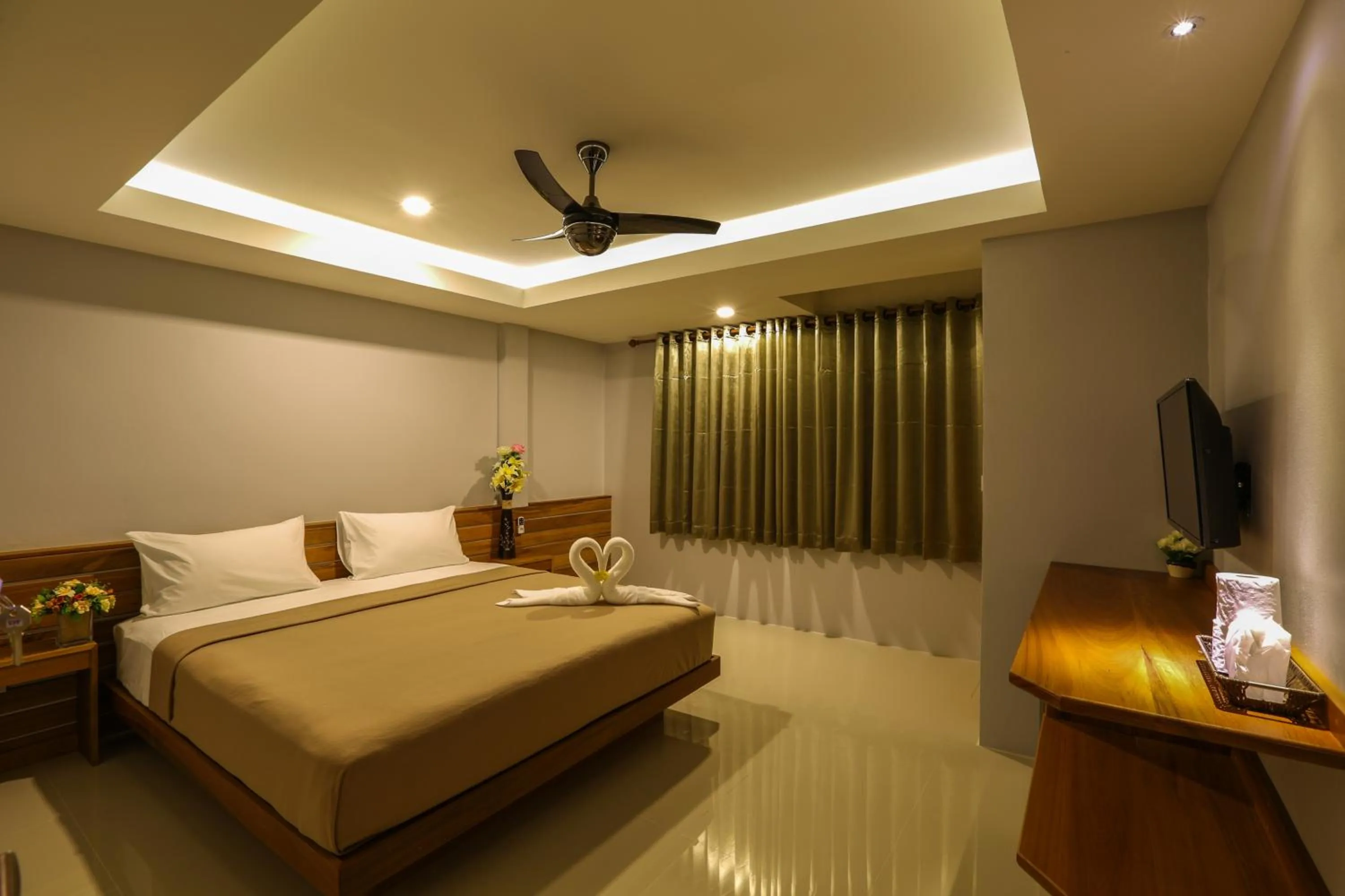 Photo of the whole room, Bed in Living Chilled Koh Tao