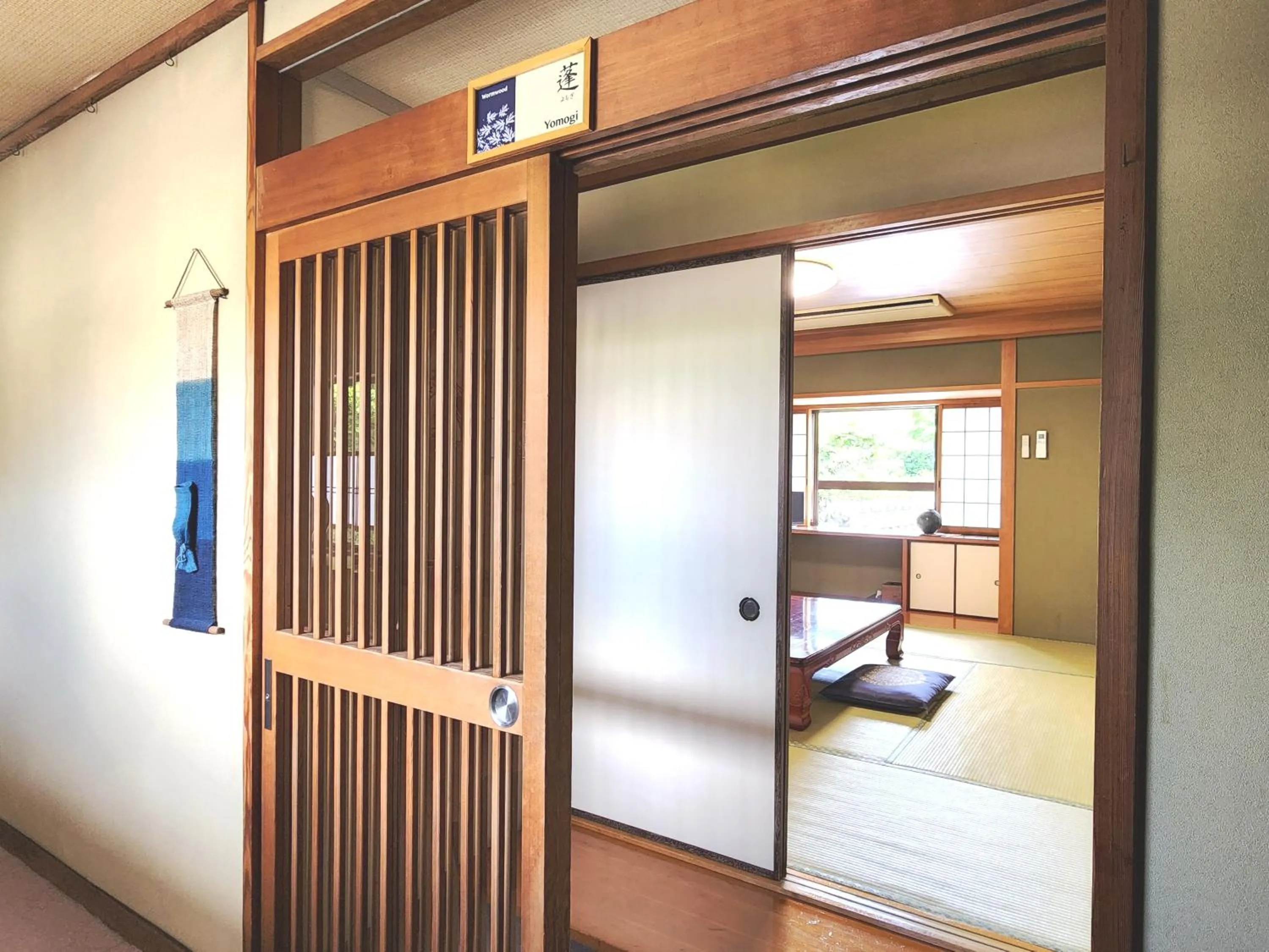 Photo of the whole room in Ena Totaro