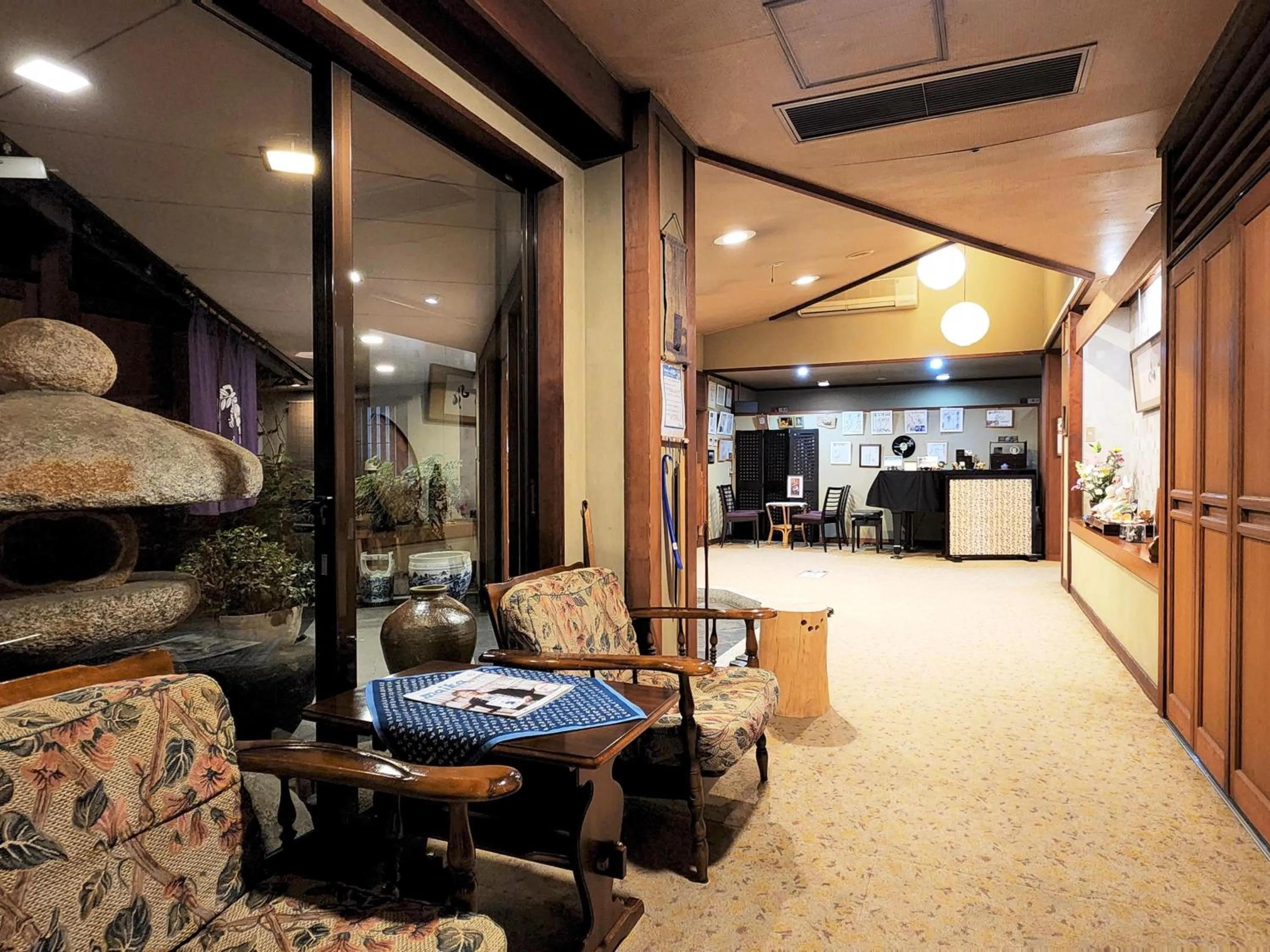 Lobby or reception in Ena Totaro