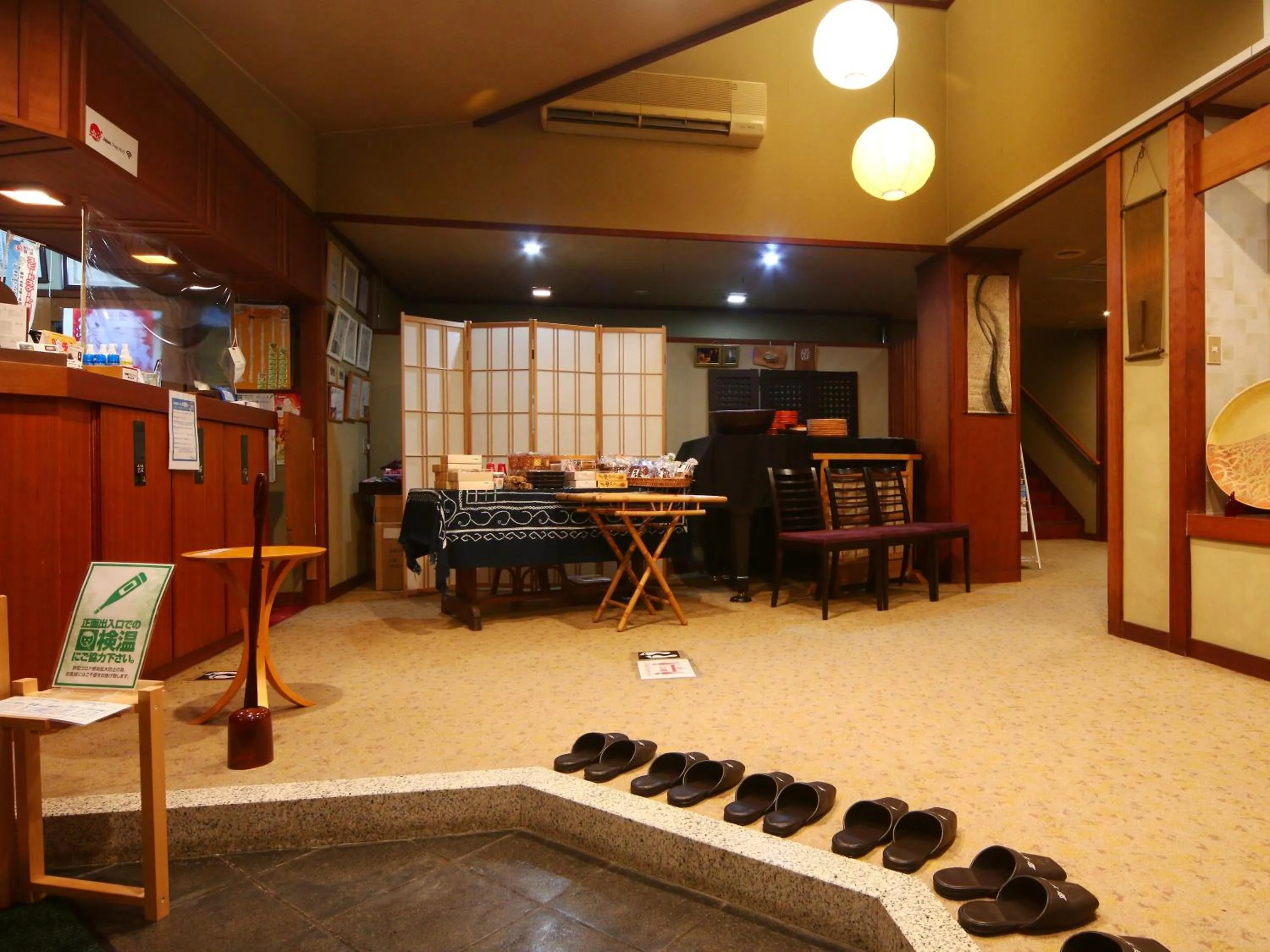 Facade/entrance in Ena Totaro