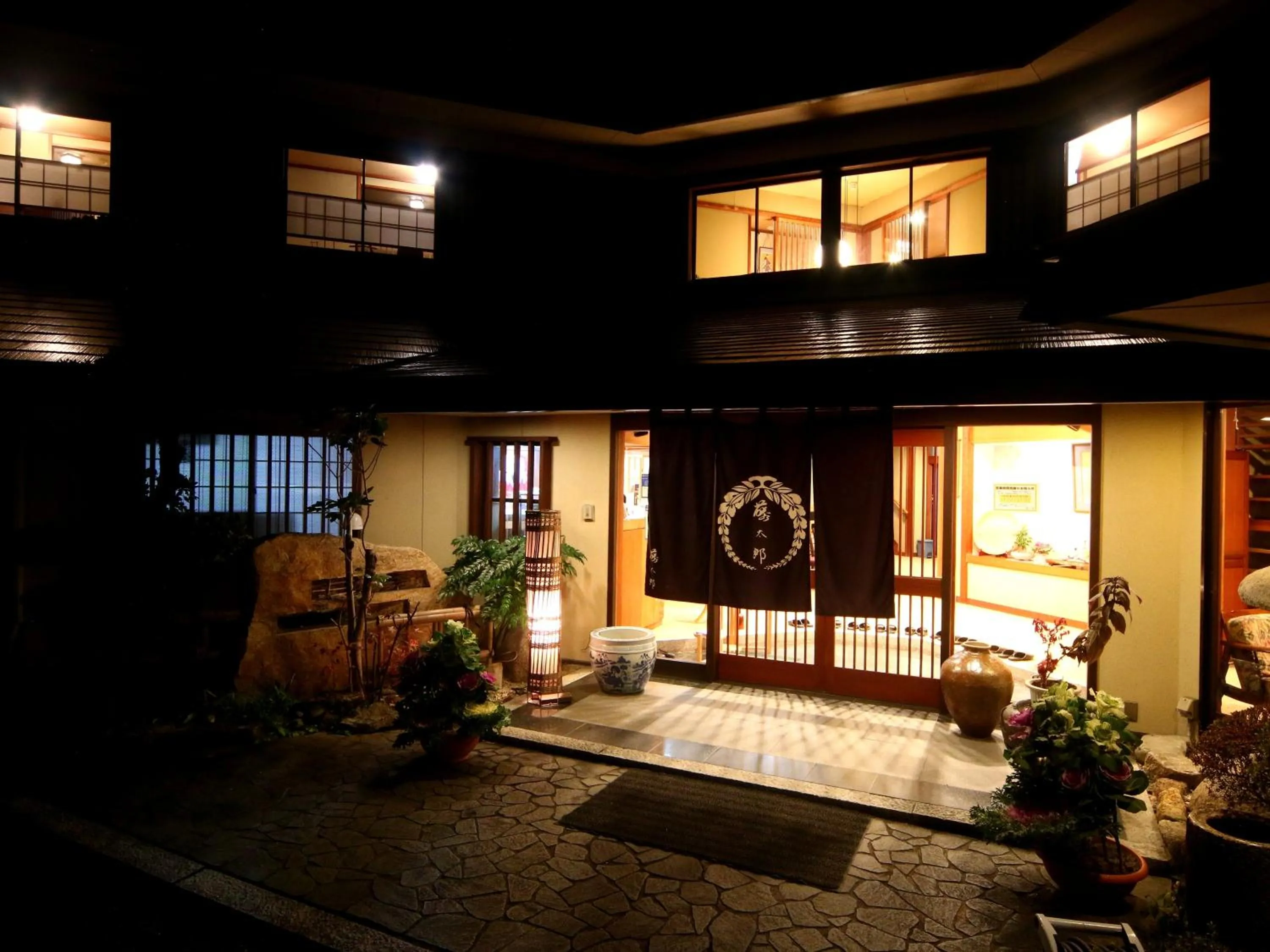 Property building in Ena Totaro