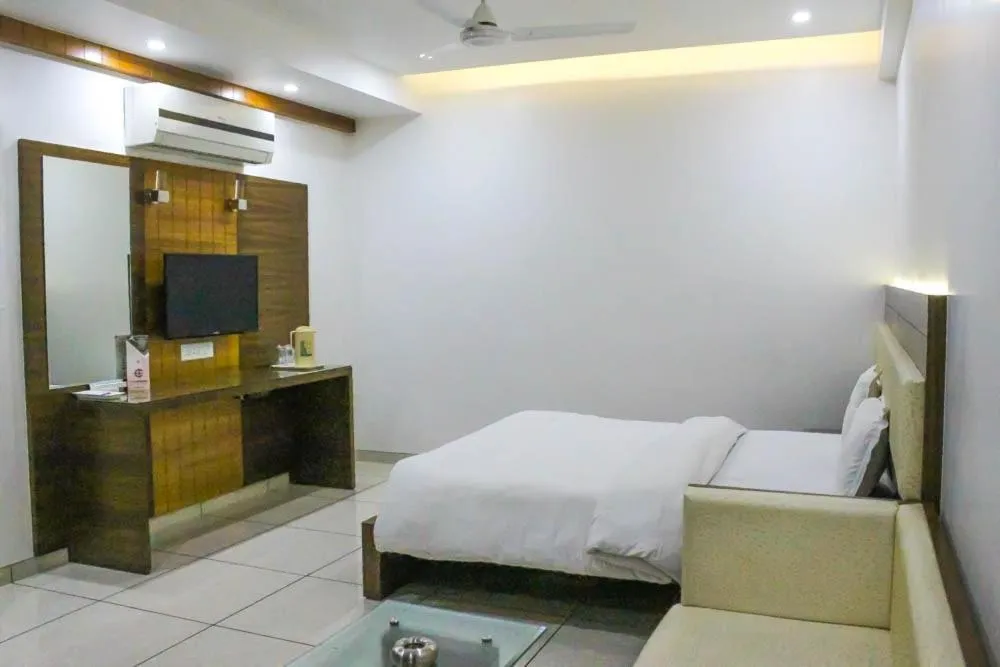 Bed in Hotel Apex Inn