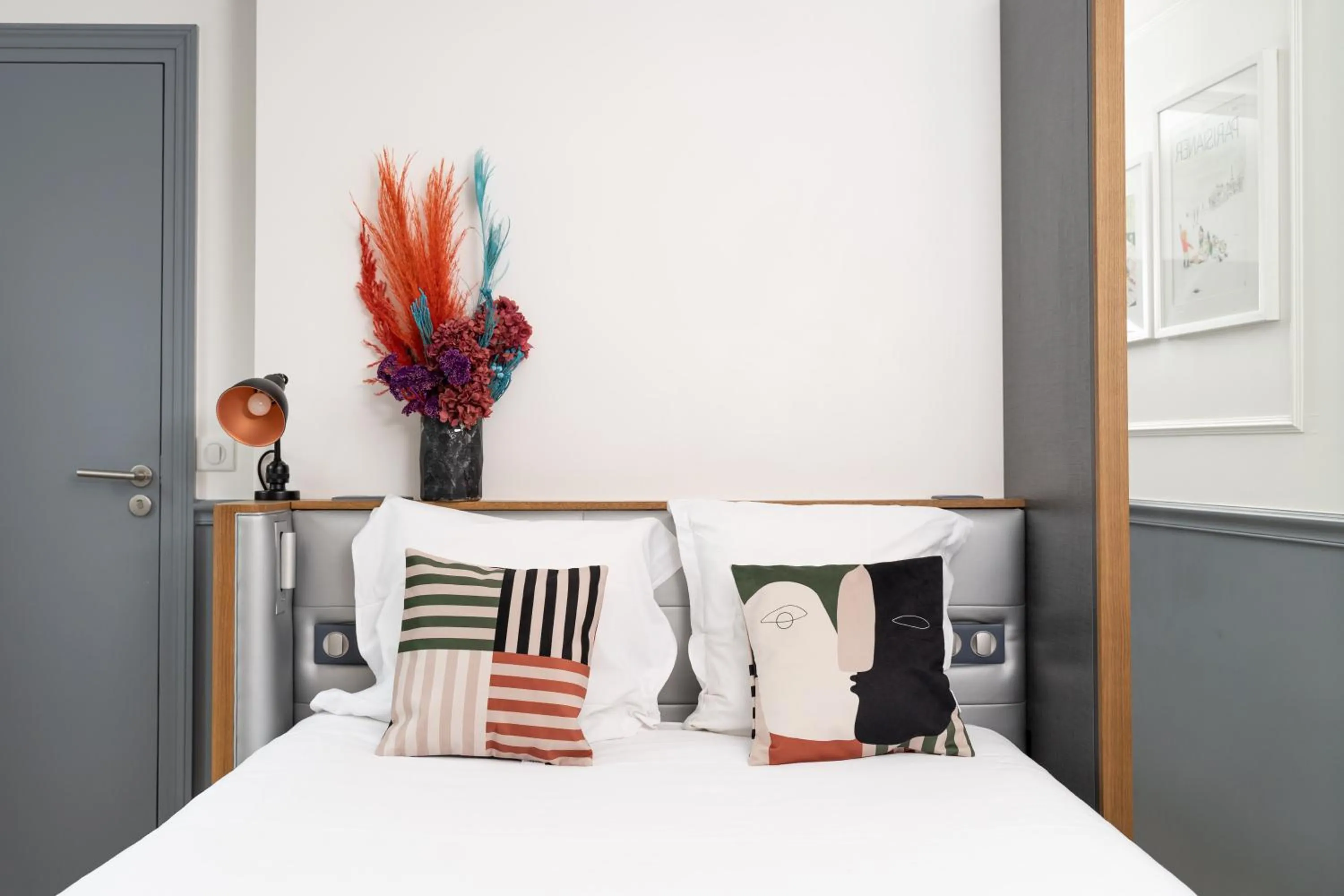 Bed in Hotel Petit Lafayette