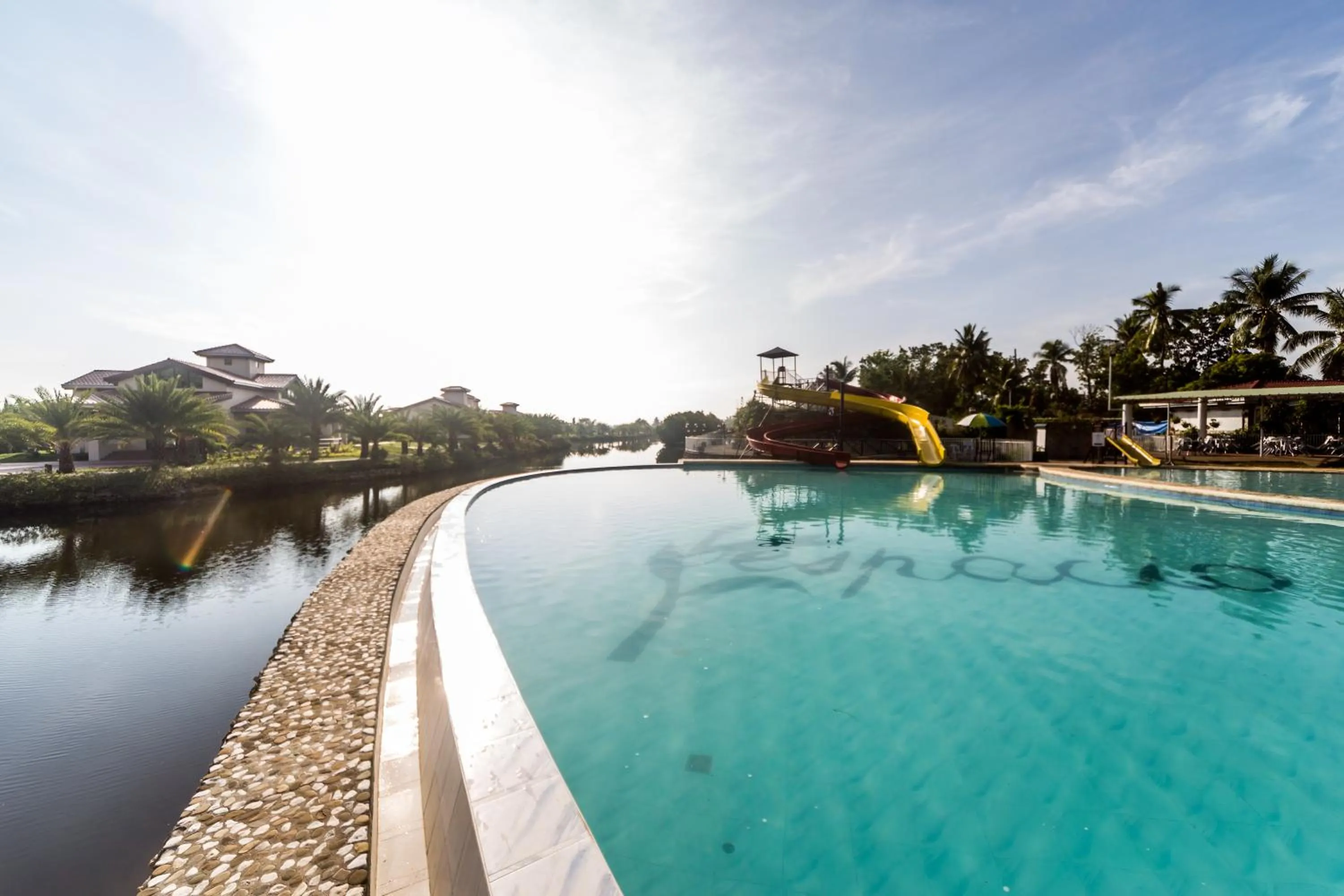 Swimming pool in Espacio Verde Resort