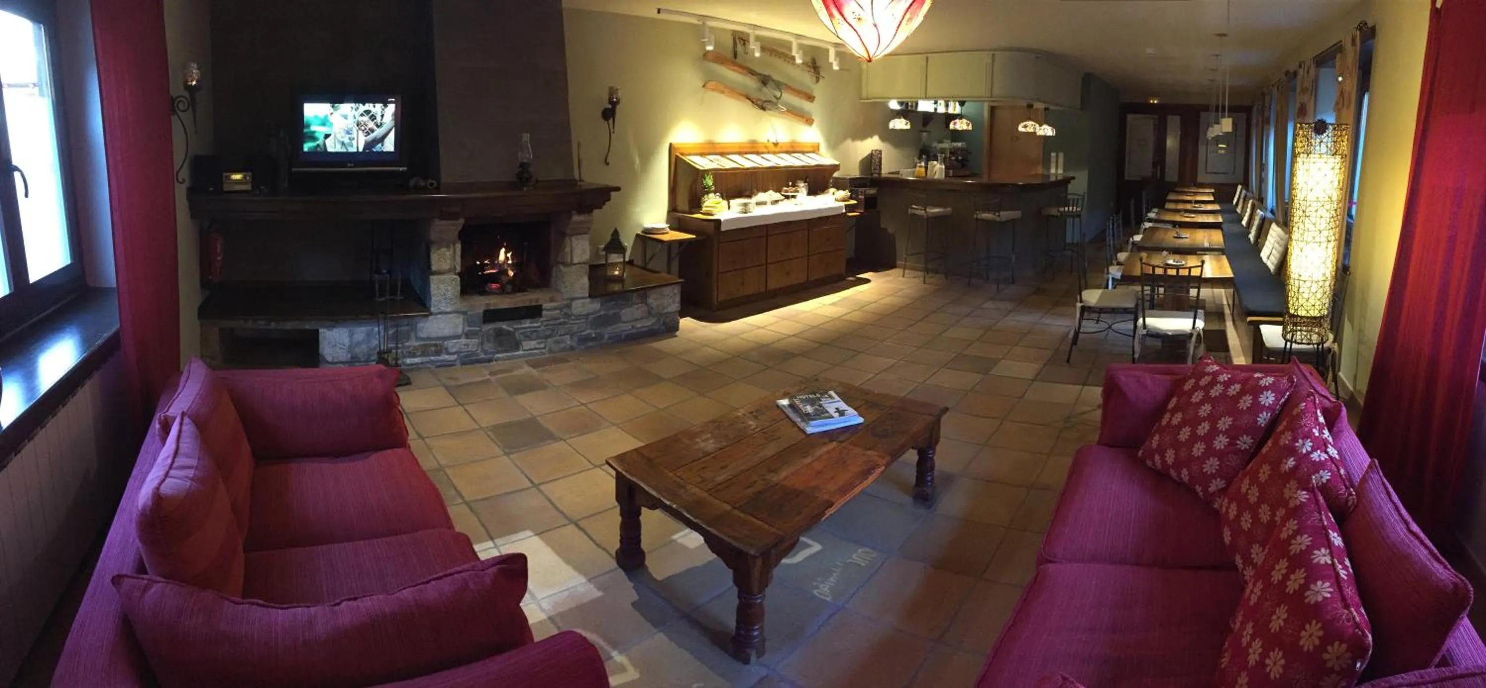 Communal lounge/ TV room in Peira Blanca Hotel Gastronómico