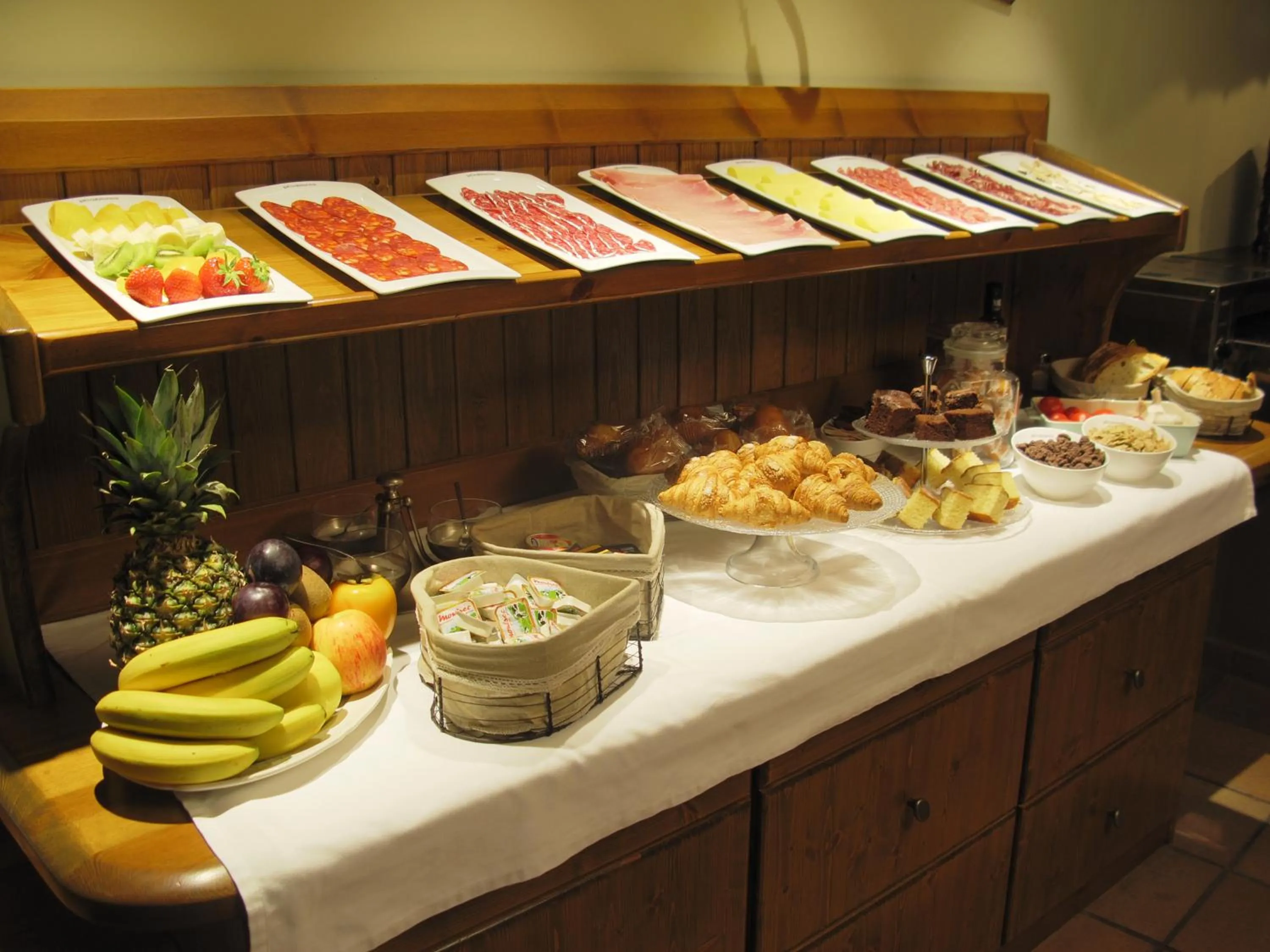 Buffet breakfast in Peira Blanca Hotel Gastronómico