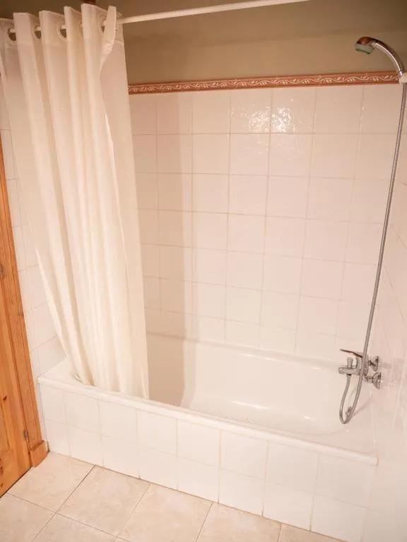 Shower in Peira Blanca Hotel Gastronómico