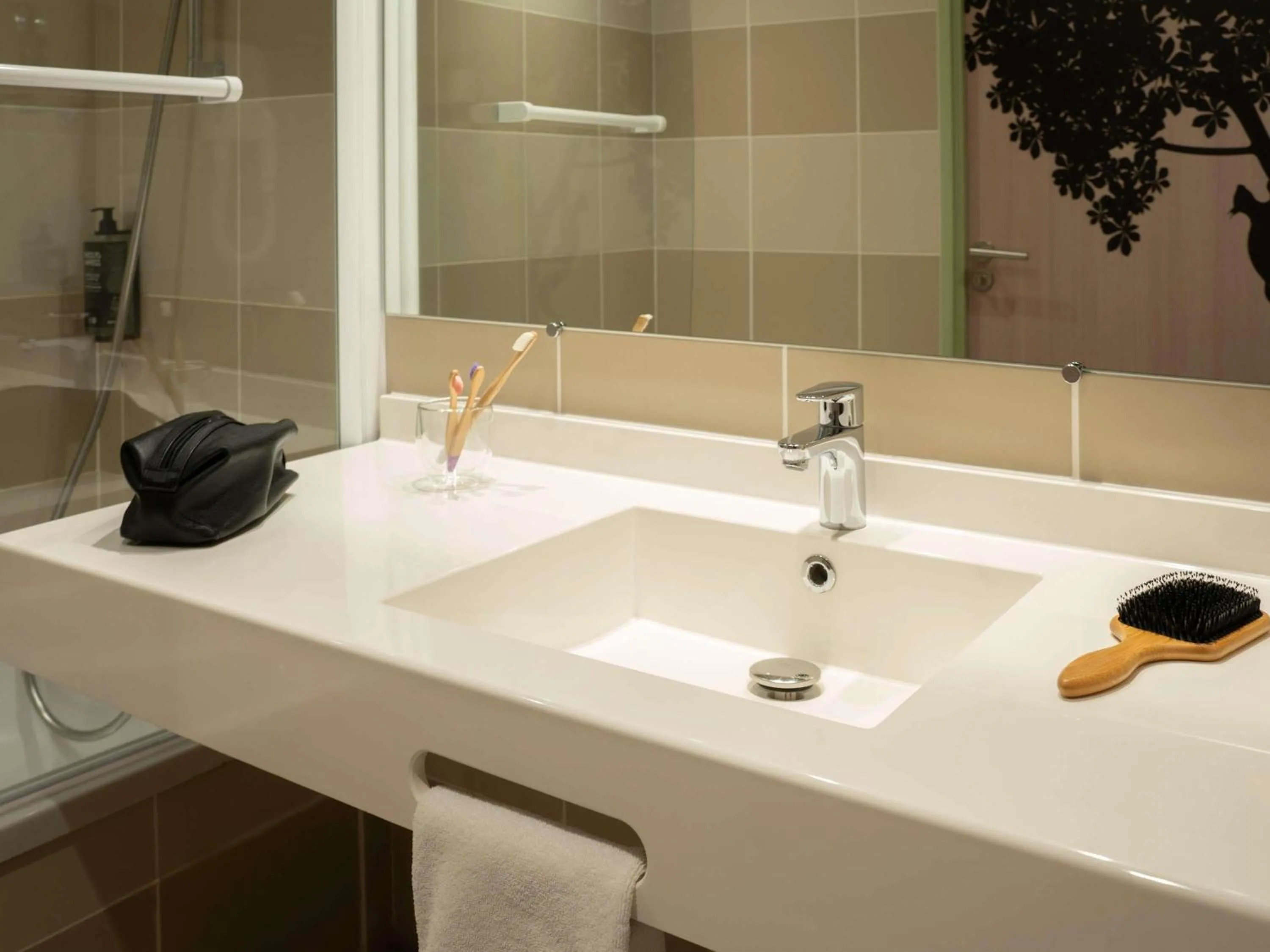 Bedroom in ibis Styles Guéret