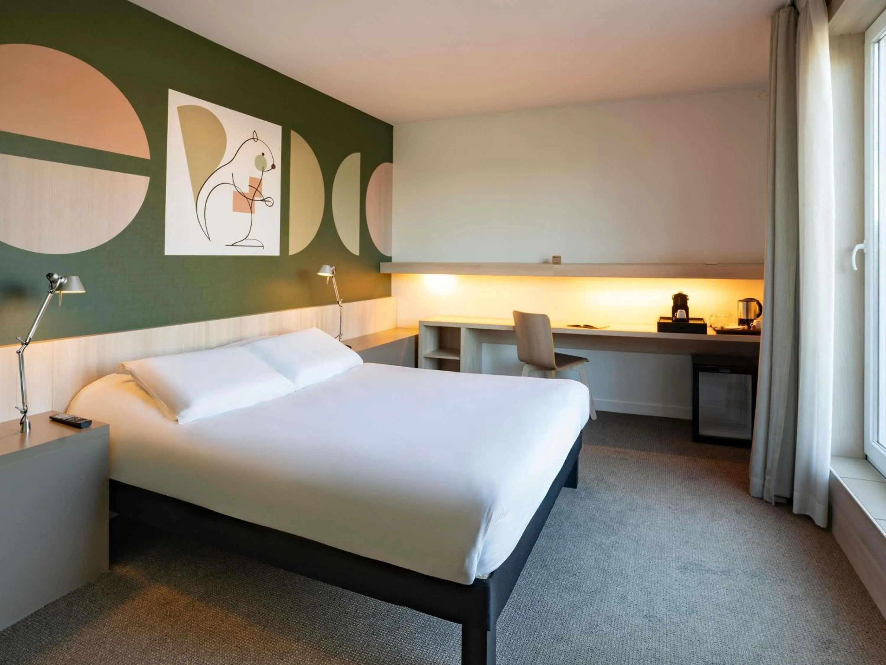 Bedroom, Bed in ibis Styles Guéret