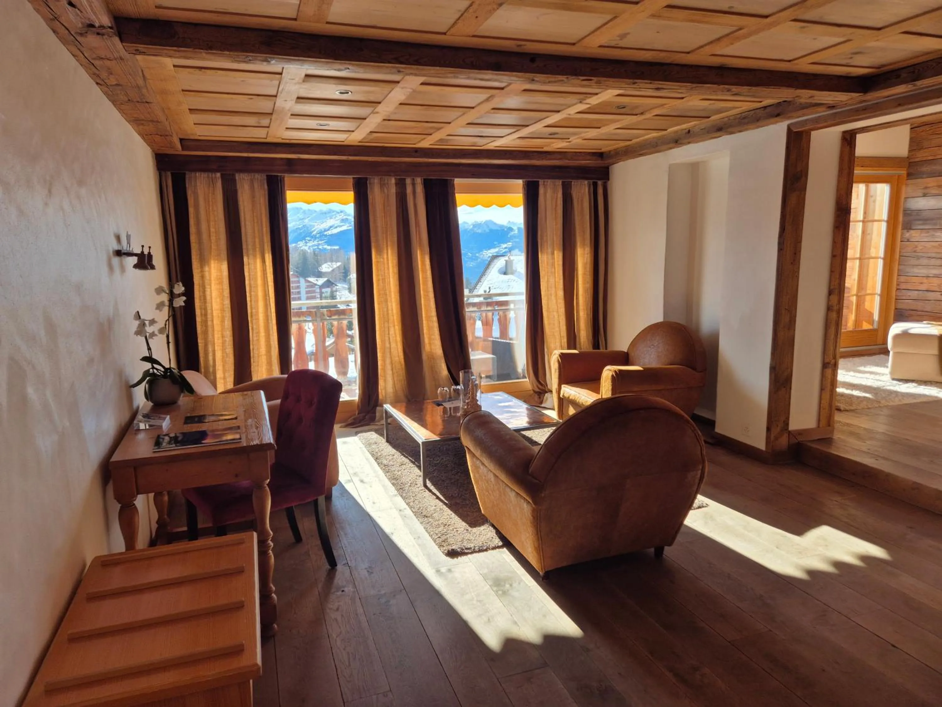 Property building in Hotel Etrier