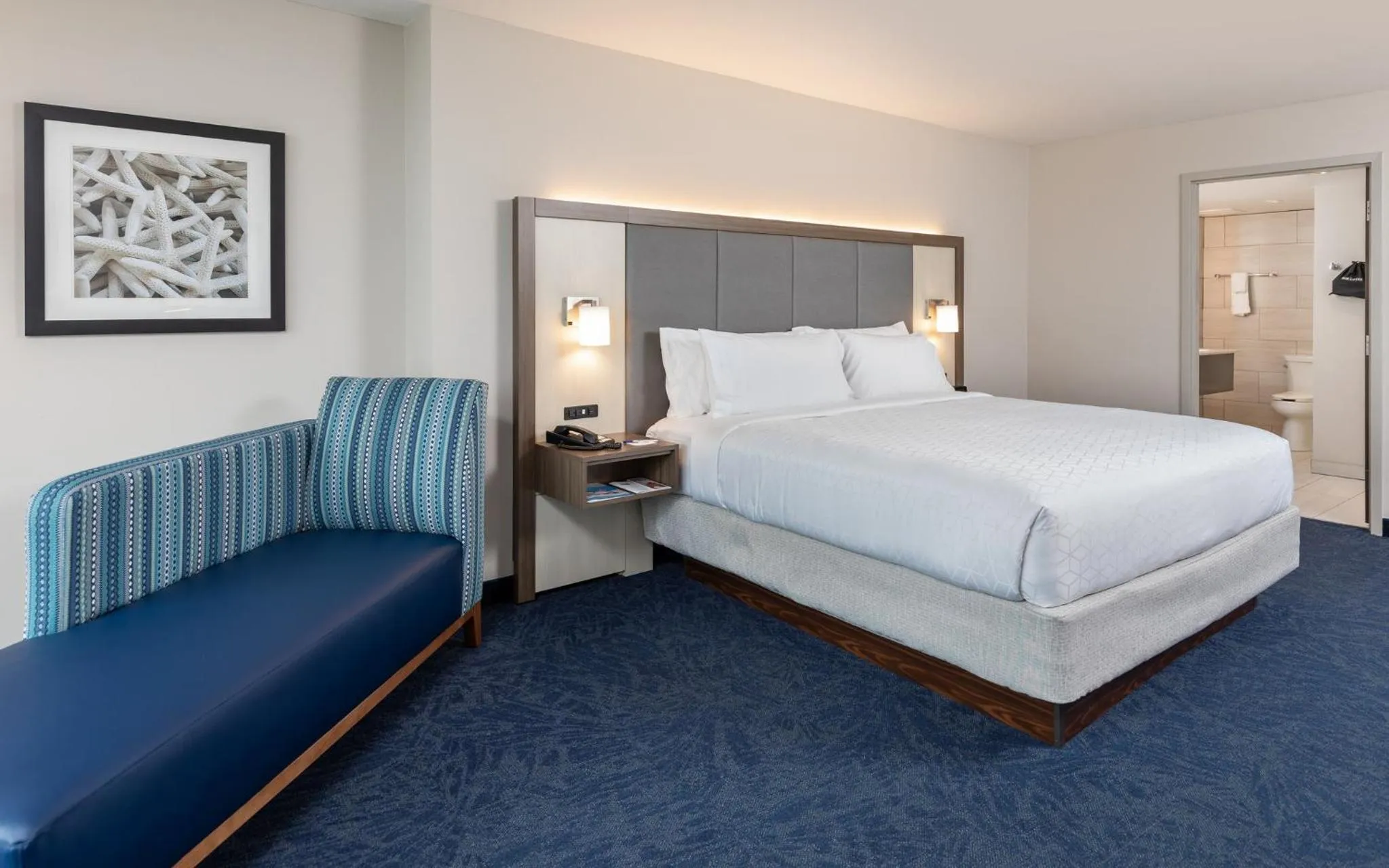 Photo of the whole room, Bed in Holiday Inn Express Pensacola Beach by IHG