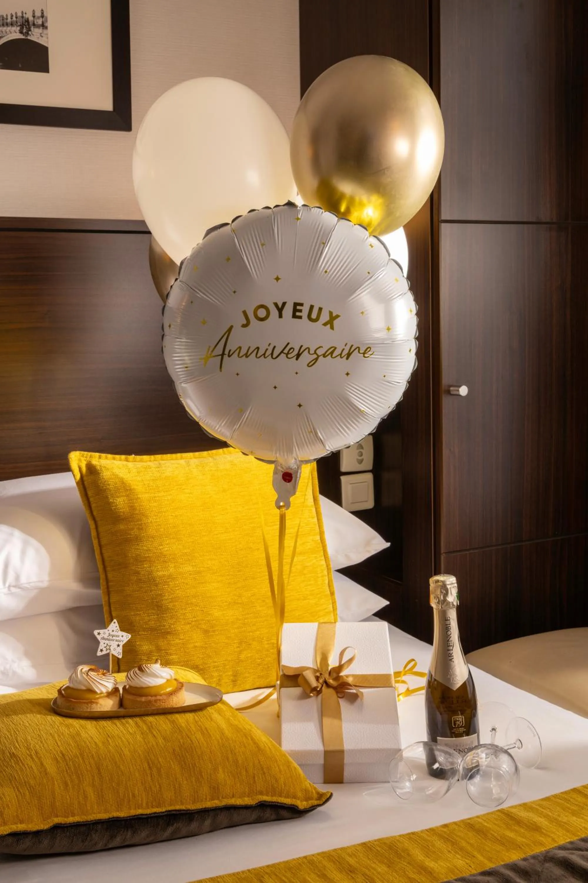 Bedroom, Bed in Jack's Hotel