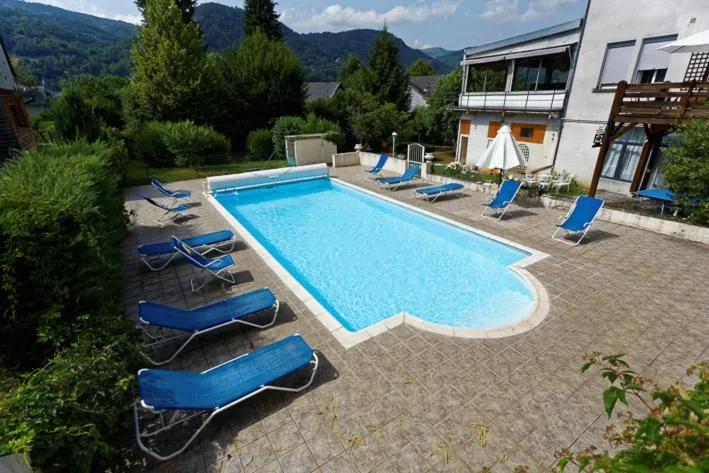 Staff in Logis Hôtel restaurant Bel Horizon