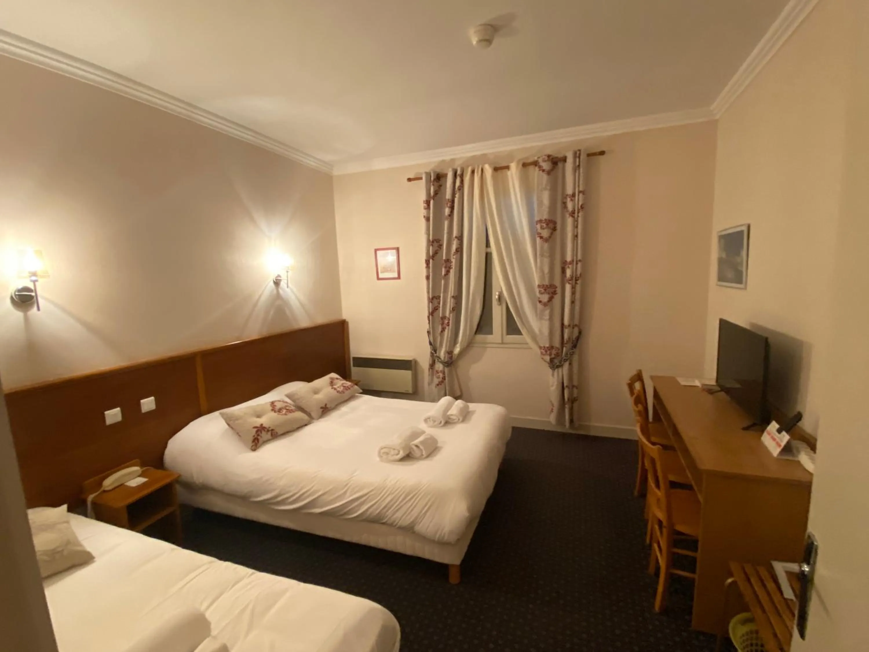 Bed in Logis Hôtel restaurant Bel Horizon