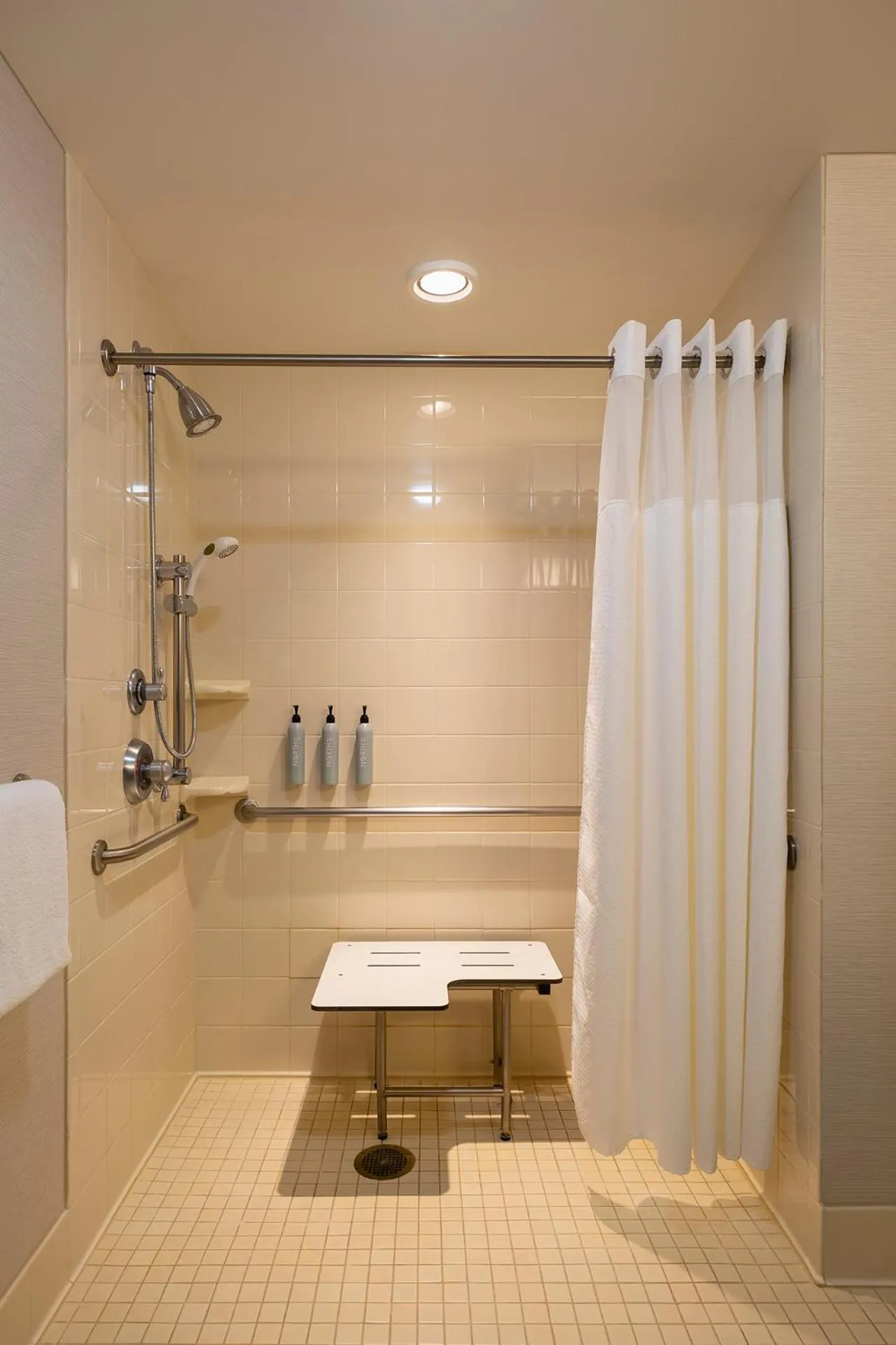 Shower in Courtyard by Marriott Madison West / Middleton