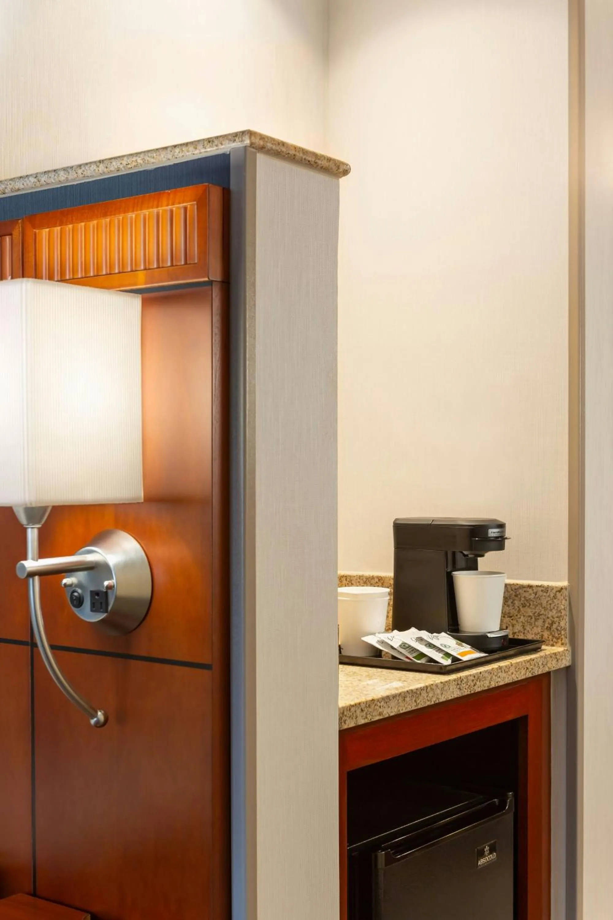 Photo of the whole room in Courtyard by Marriott Madison West / Middleton