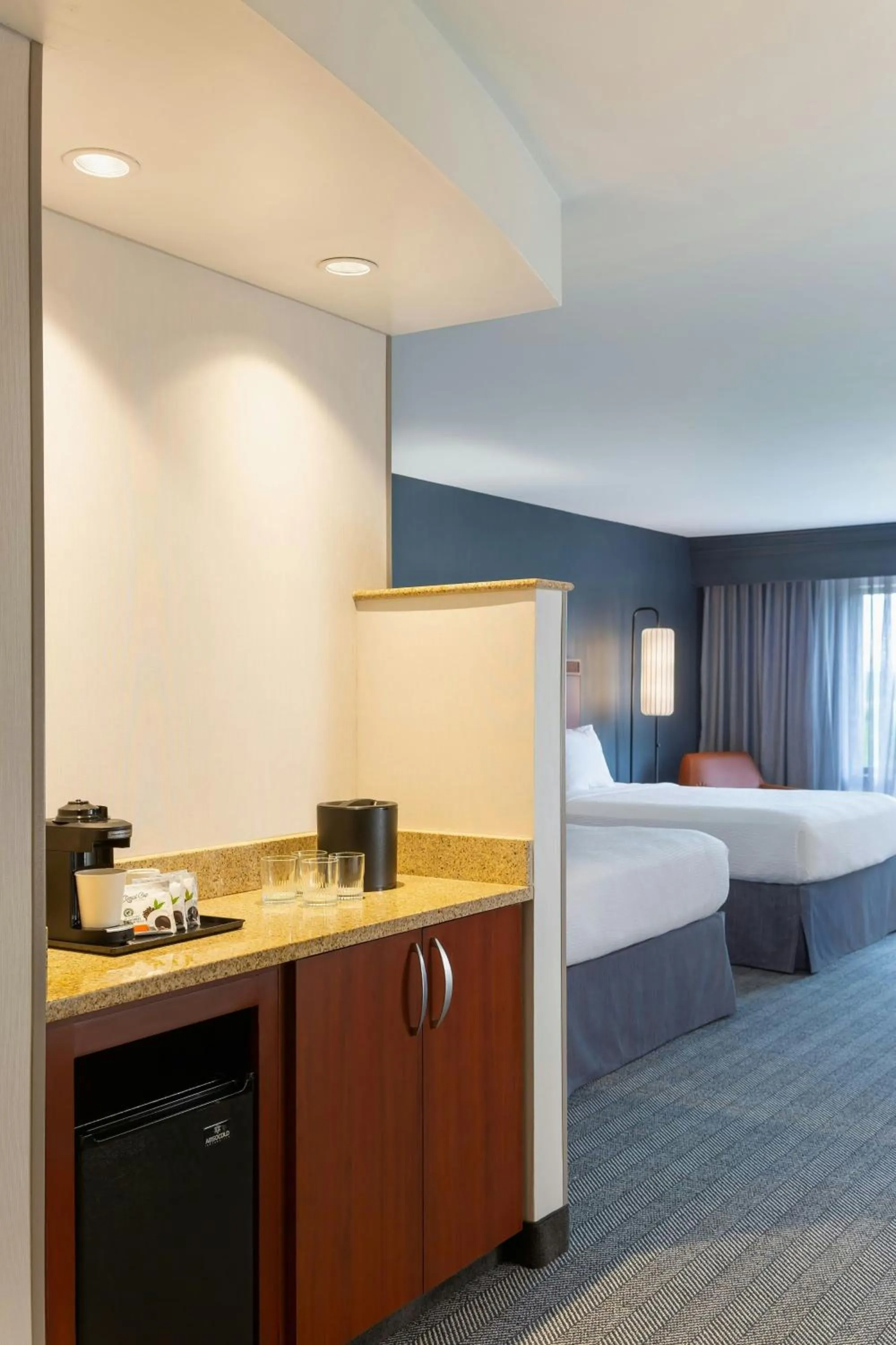 Lounge or bar, Bed in Courtyard by Marriott Madison West / Middleton