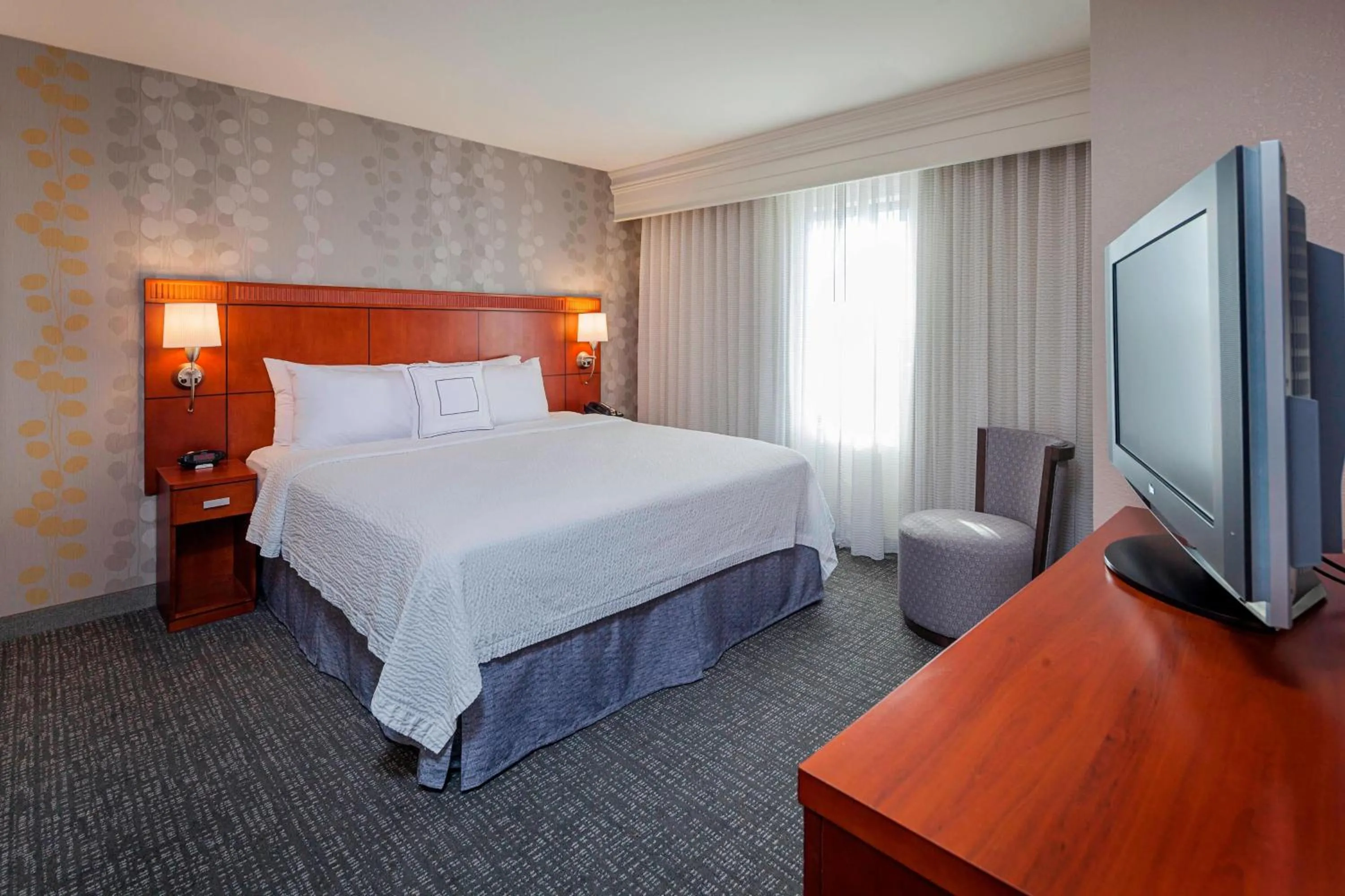 Bedroom, Bed in Courtyard by Marriott Madison West / Middleton