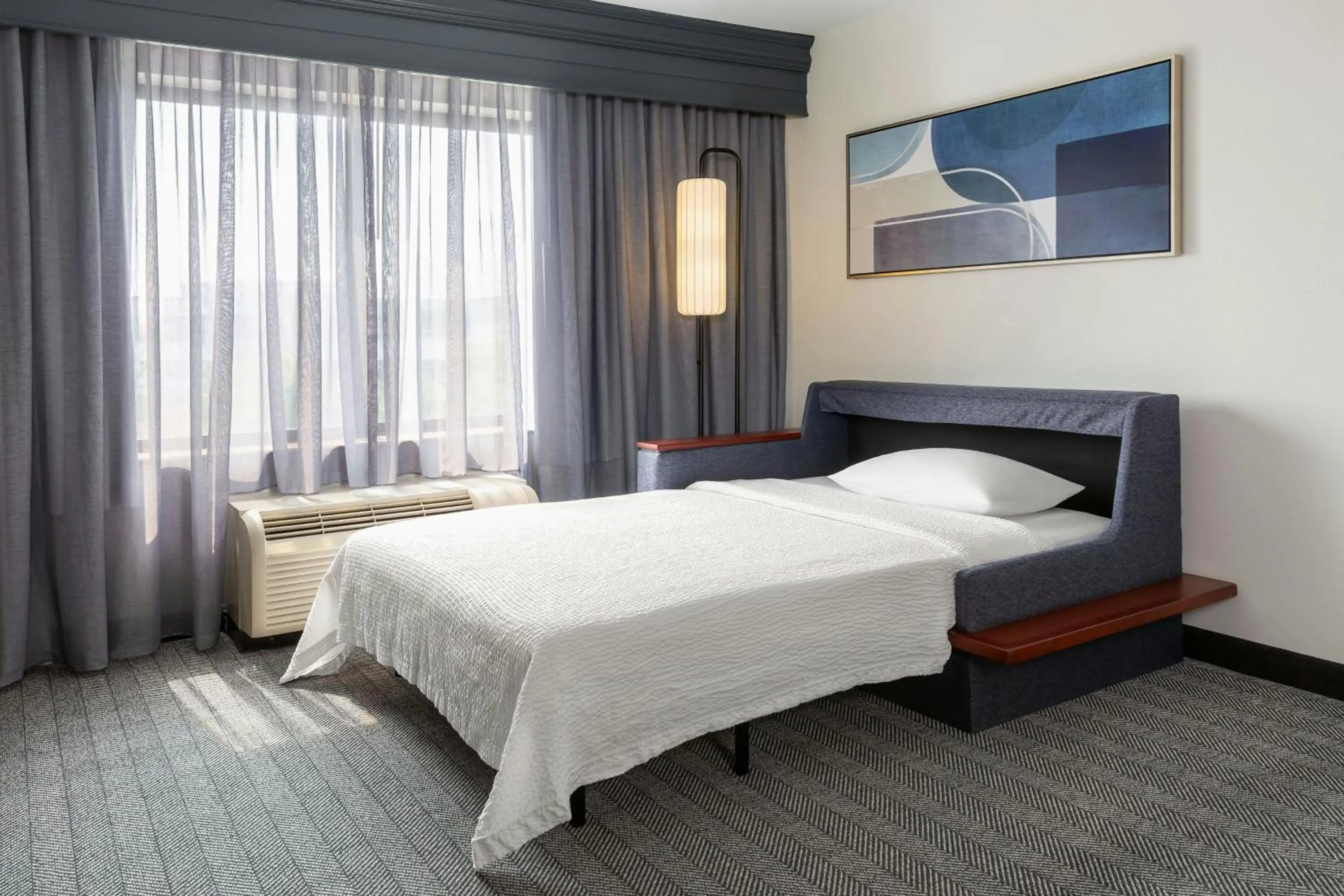 Photo of the whole room, Bed in Courtyard by Marriott Madison West / Middleton