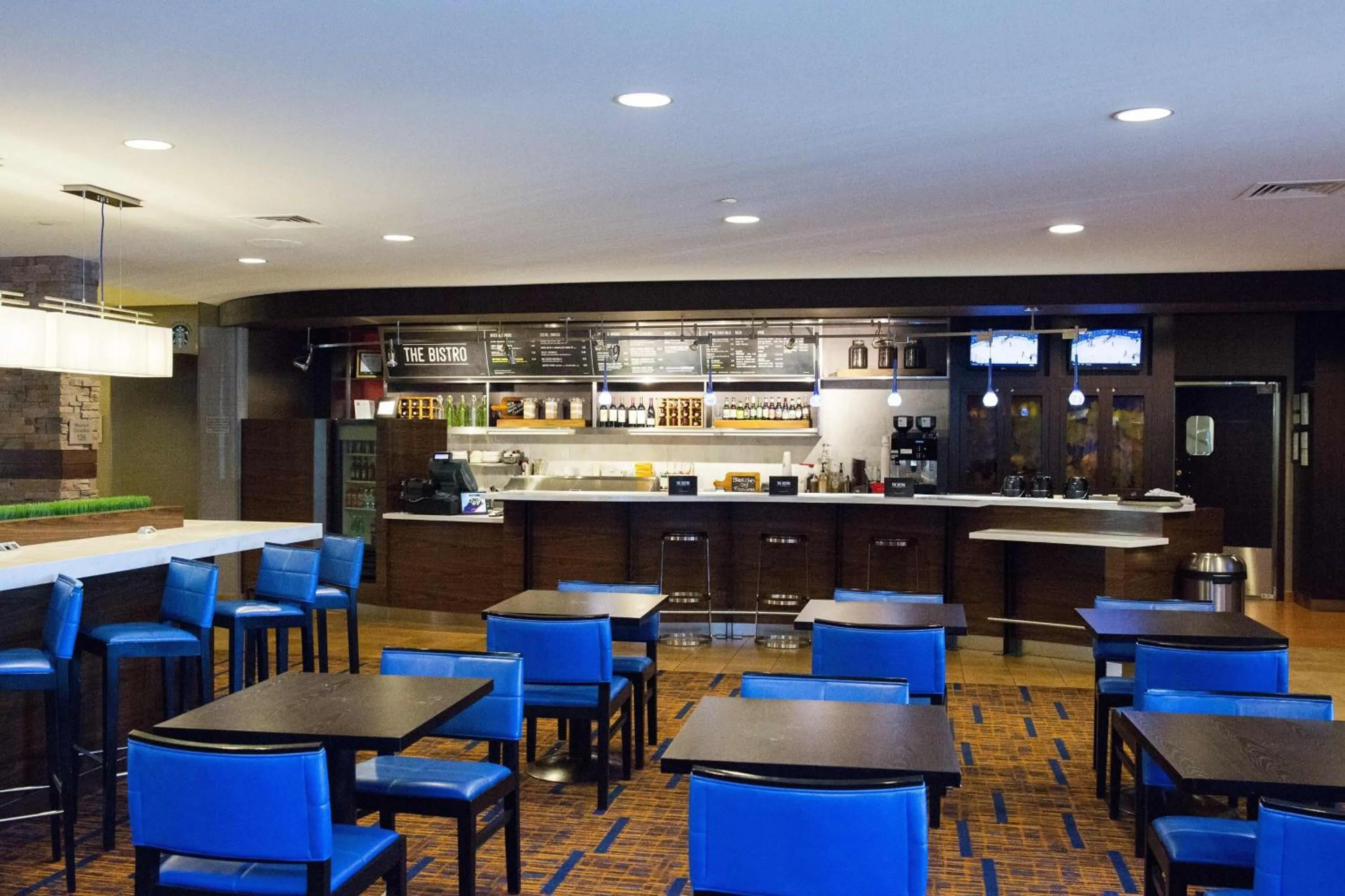 Restaurant/places to eat in Courtyard by Marriott Madison West / Middleton