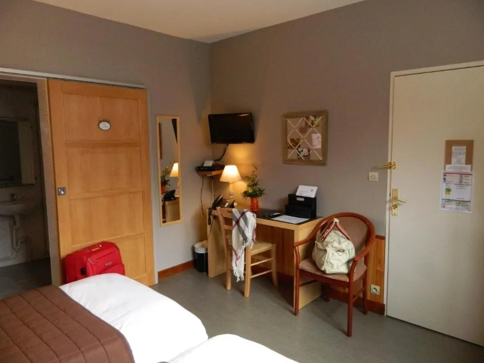 Photo of the whole room, Bed in LOGIS - Auberge Du Colombier